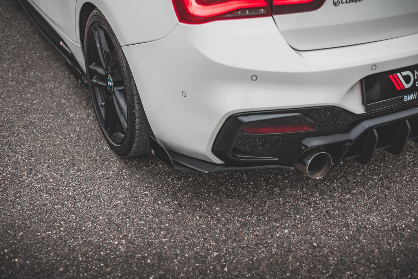 Maxton Robuste Racing Heck Ansatz Flaps Diffusor V.3 +Flaps für BMW 1er M140i  schwarz Hochglanz