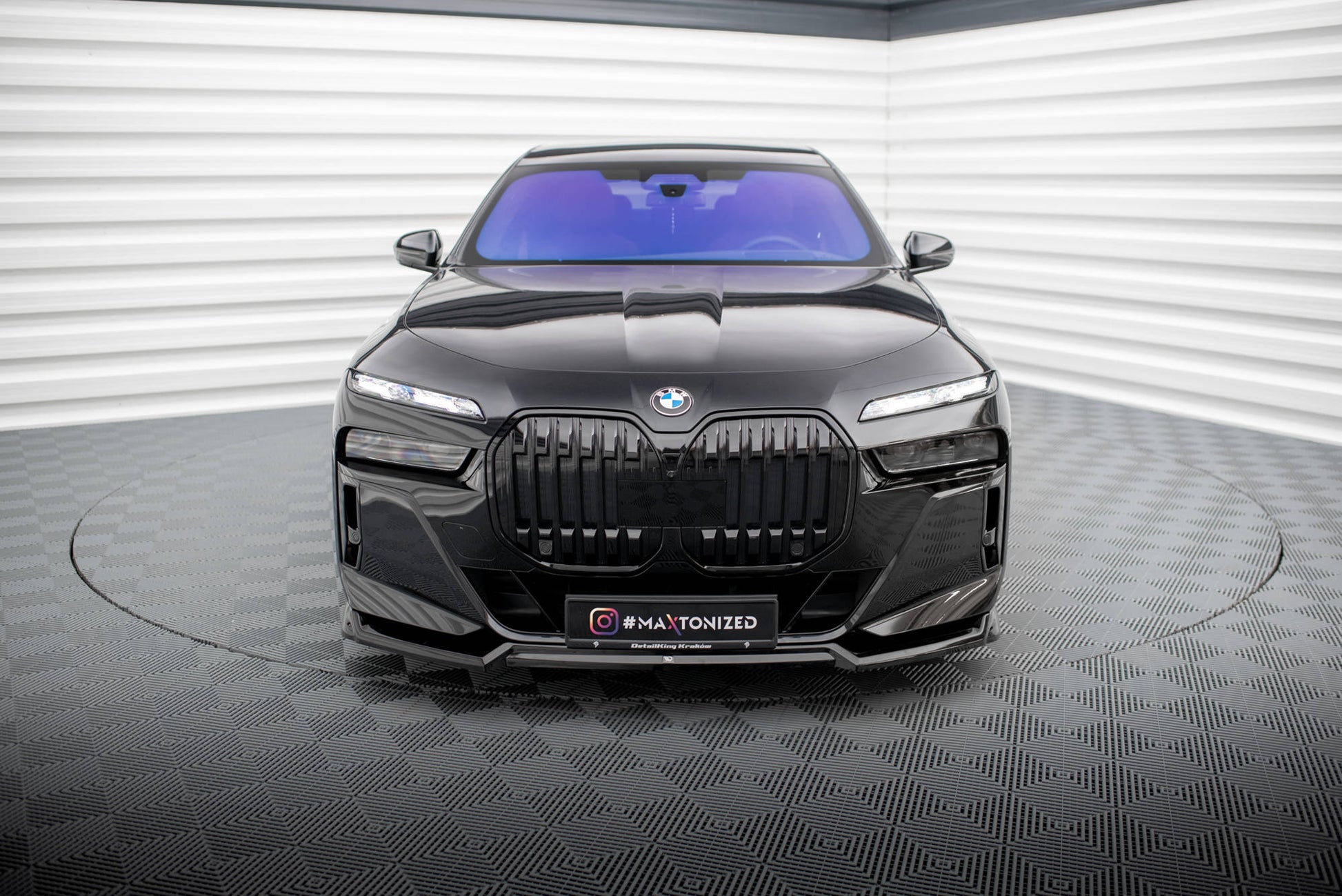 Maxton Front Ansatz V.3 für BMW 7 M-Paket / M760e / i7 M-Paket G70   schwarz Hochglanz