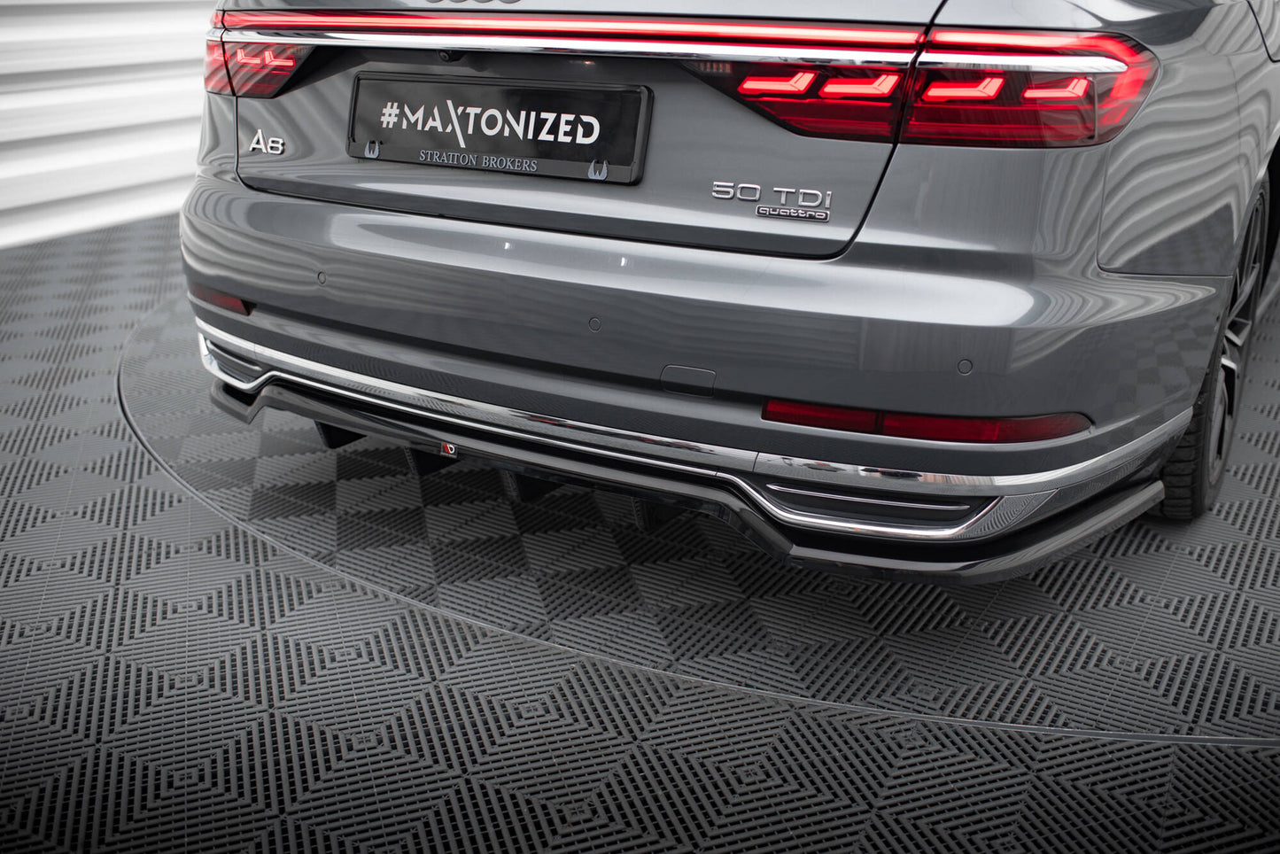 Maxton Mittlerer Diffusor Heck Ansatz DTM Look für Audi A8 D5 schwarz Hochglanz
