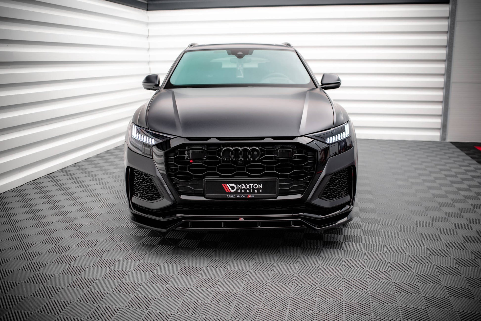 Maxton Front Ansatz V.3 für Audi RSQ8 Mk1 schwarz Hochglanz