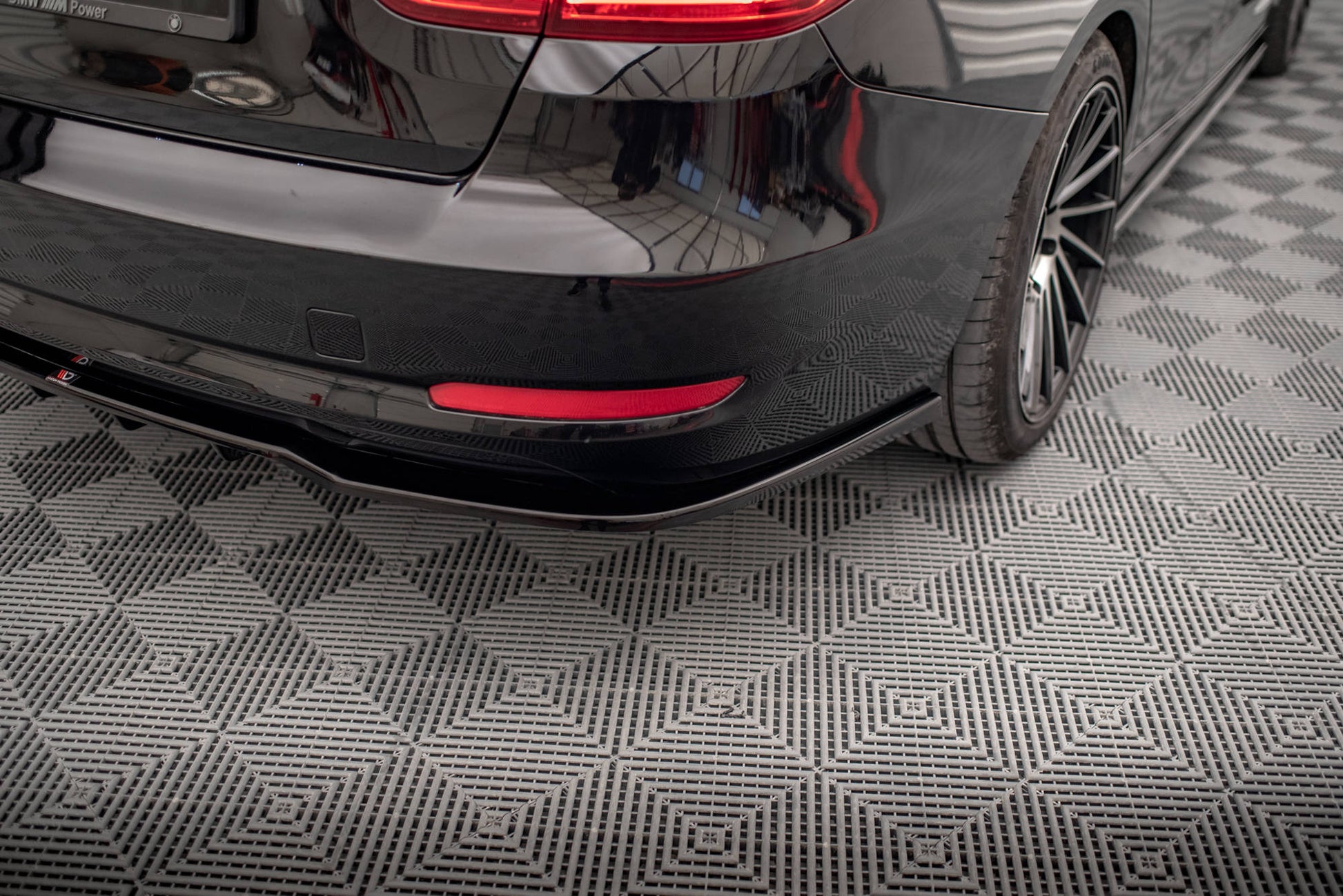 Maxton Mittlerer Diffusor Heck Ansatz DTM Look für BMW 3er GT F34 schwarz Hochglanz