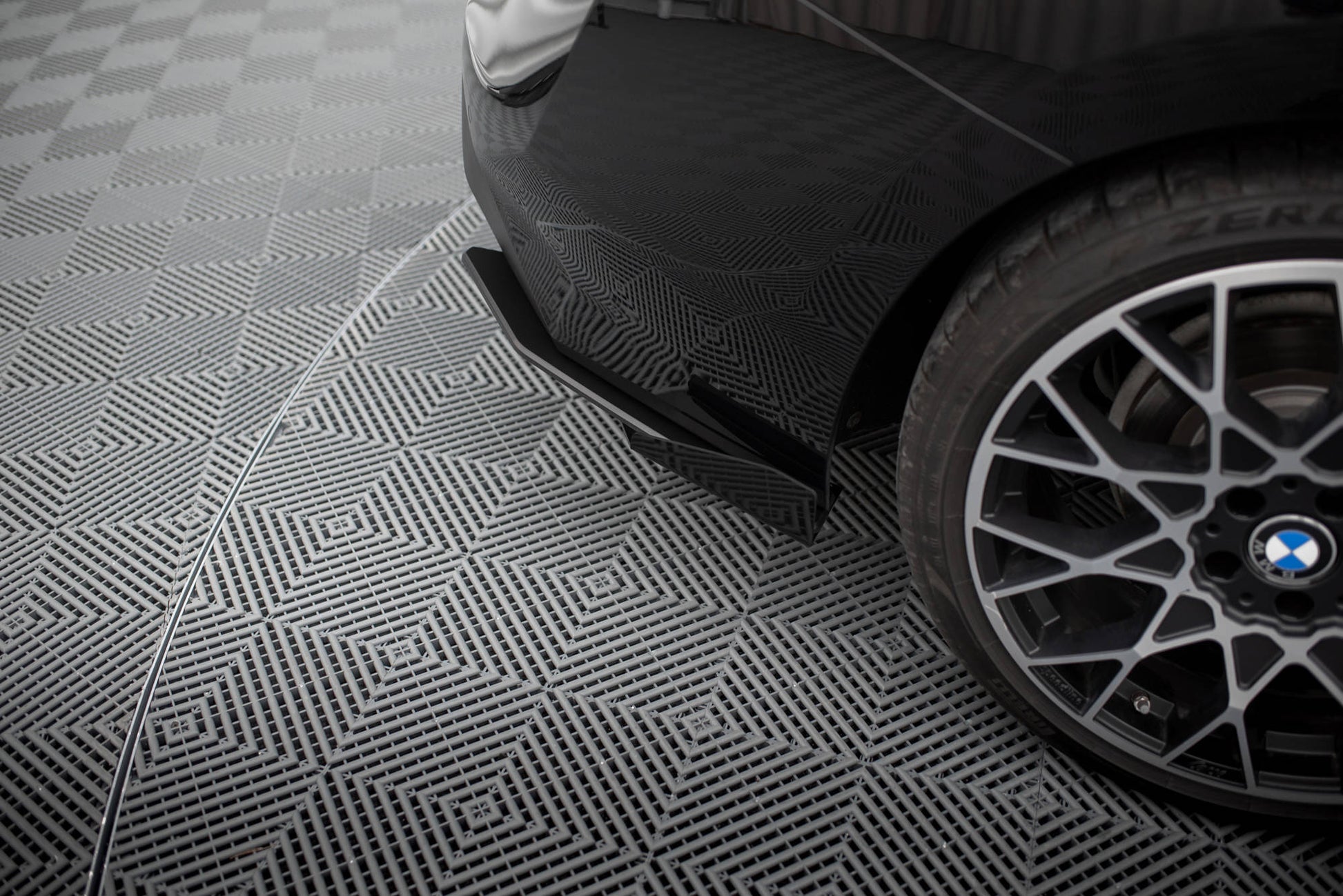 Maxton Hintere Seiten Flaps für BMW 2 Coupe G42 schwarz Hochglanz