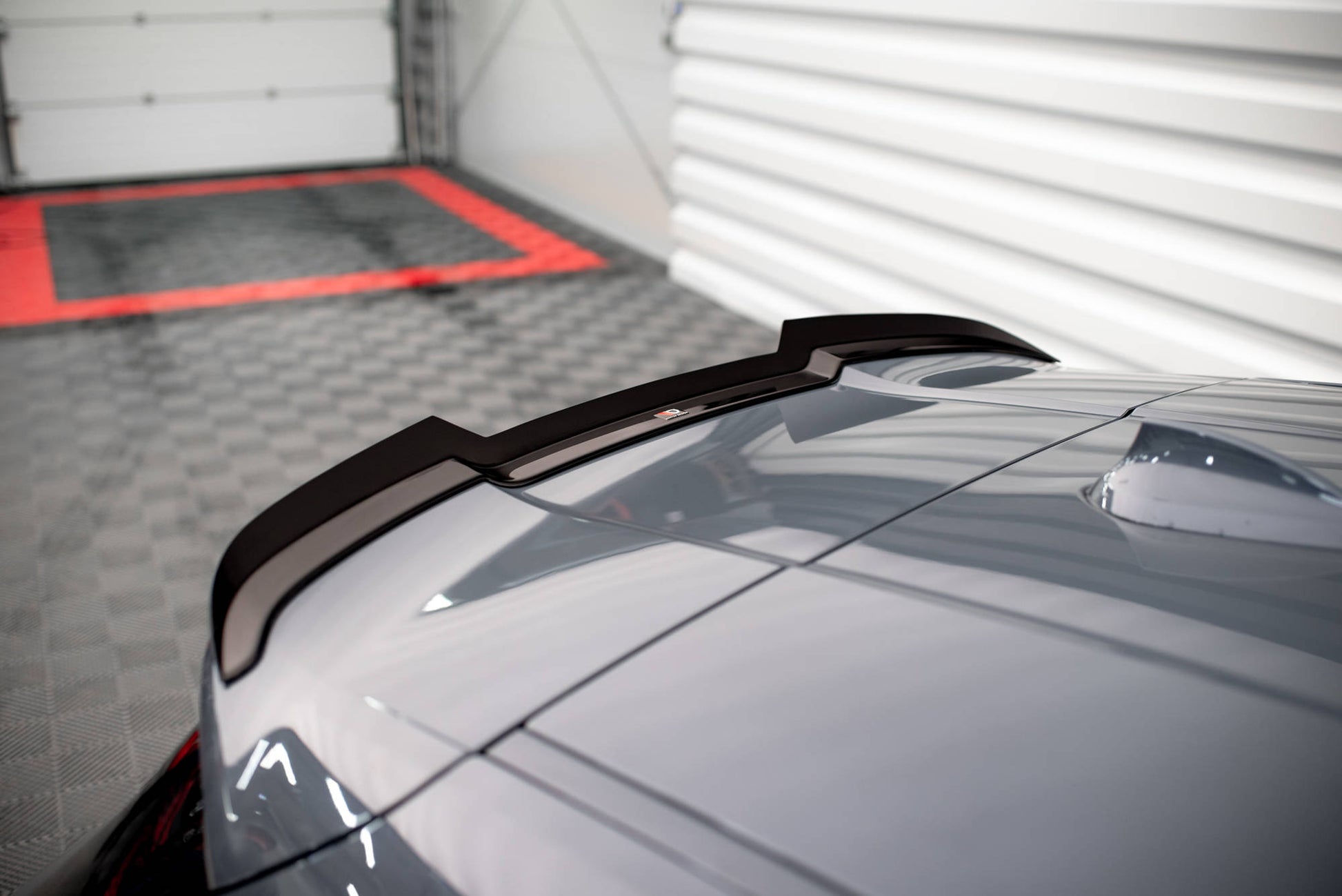 Maxton Spoiler CAP V.2 für BMW 1er M135i / 128ti / M-Paket F40 schwarz Hochglanz