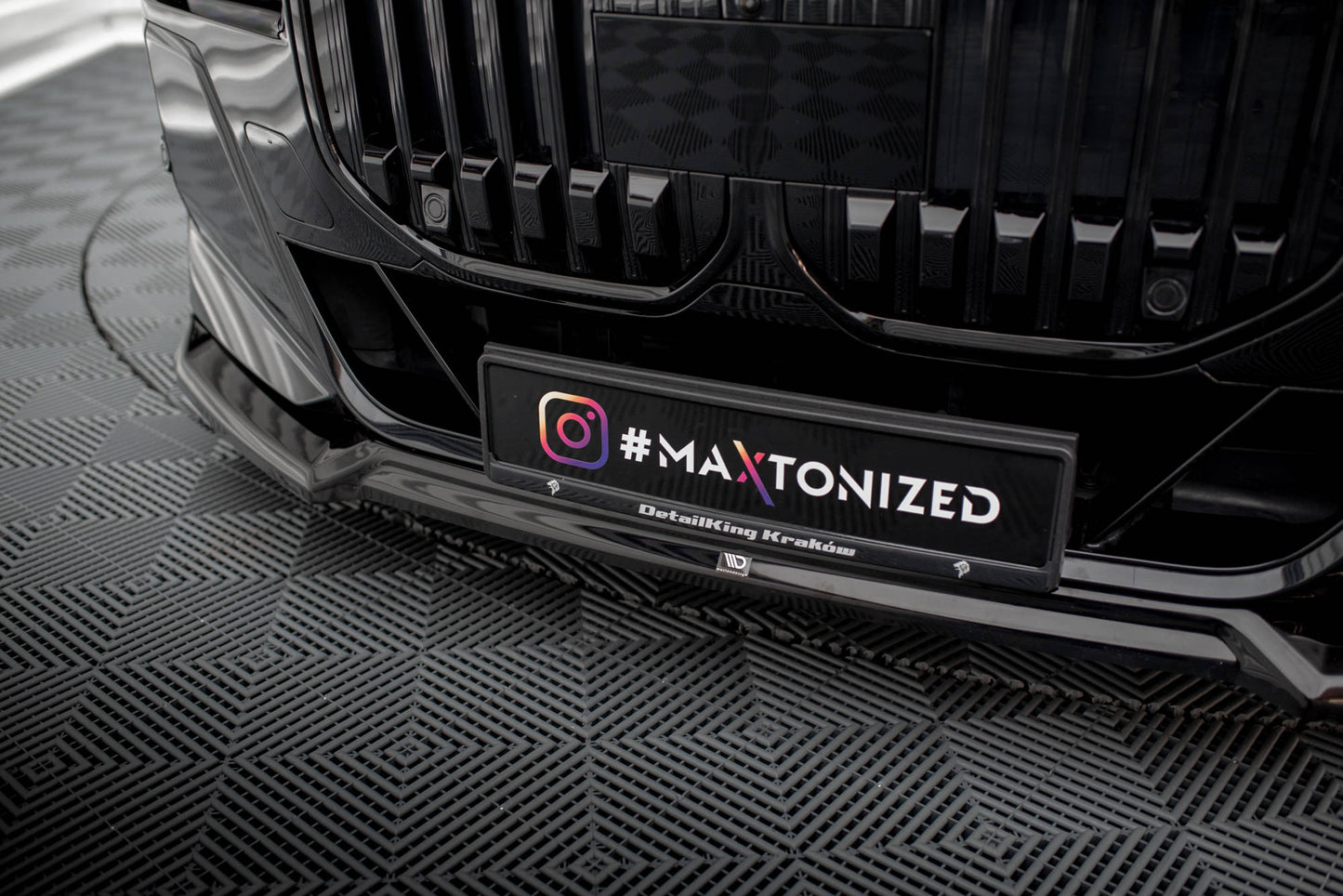Maxton Front Ansatz V.3 für BMW 7 M-Paket / M760e / i7 M-Paket G70   schwarz Hochglanz