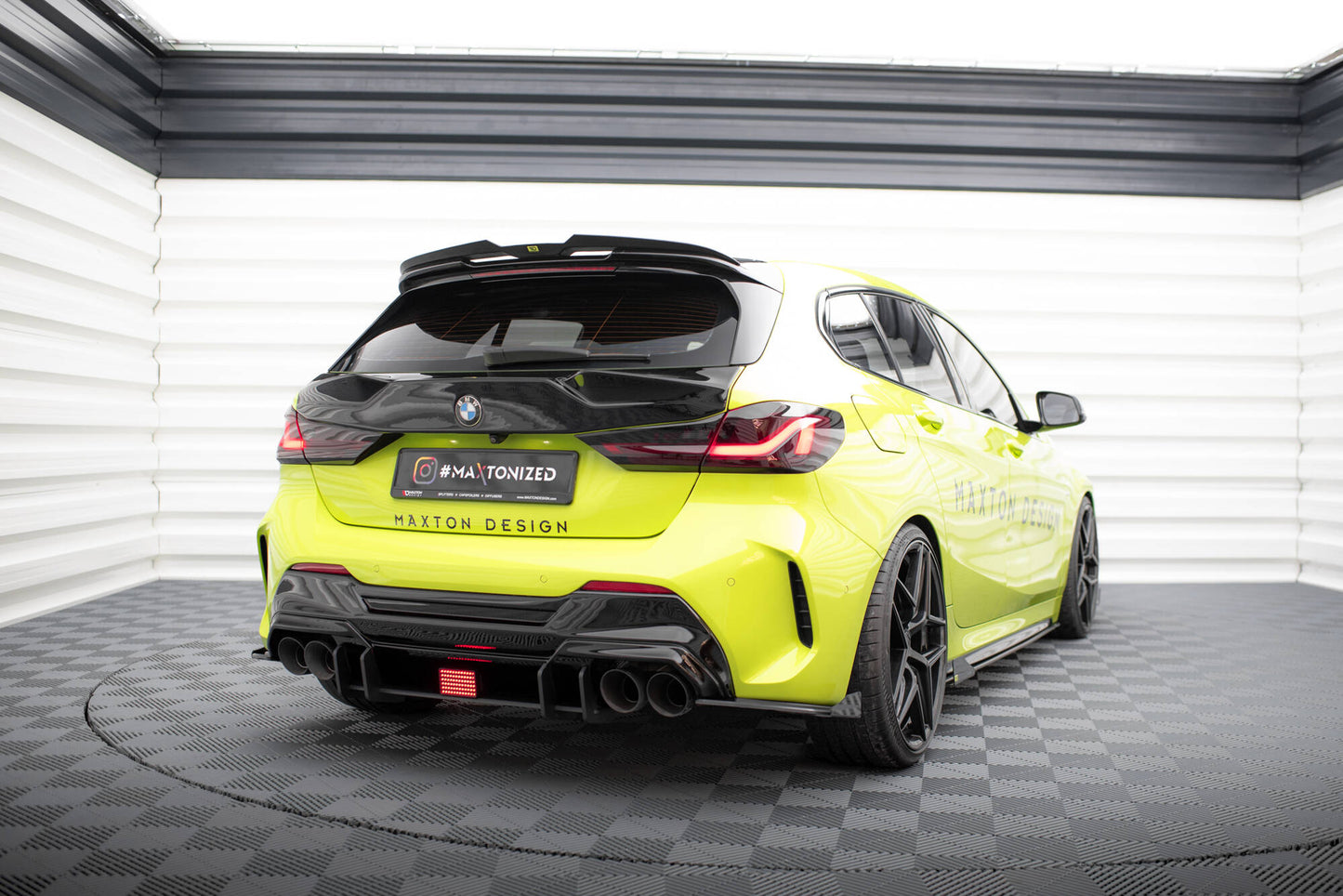 Maxton Street Pro Heck Ansatz Flaps Diffusor V.2 +Flaps für V.2 BMW 1er F40 M-Paket / M135i schwarz Hochglanz