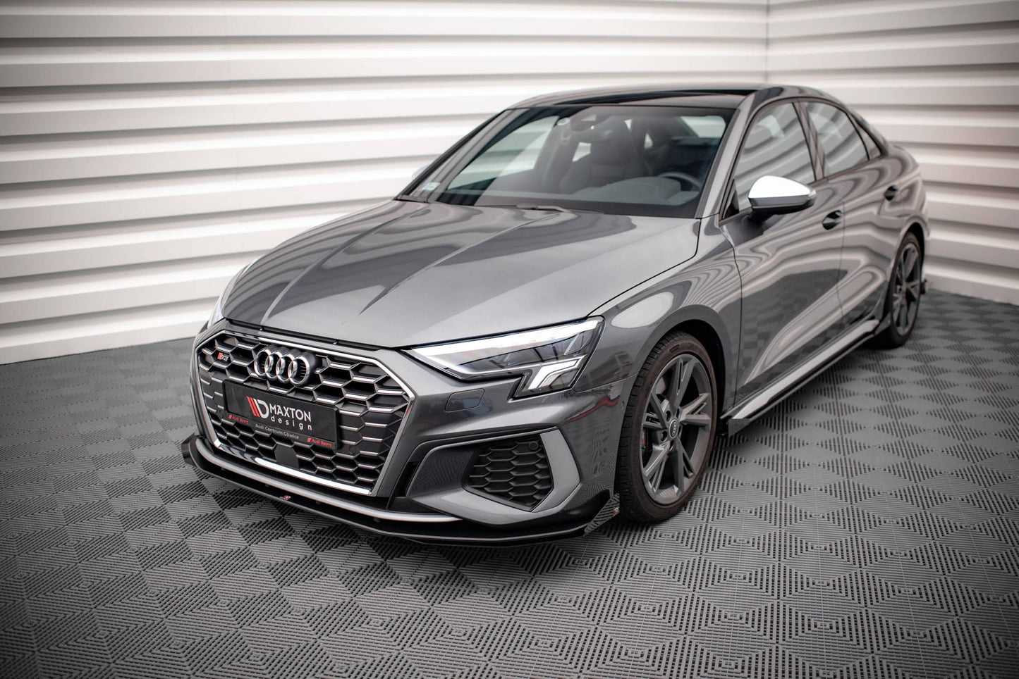 Maxton Street Pro Front Ansatz für +Flaps für V.1 + Flaps Audi S3 / A3 S-Line 8Y schwarz Hochglanz