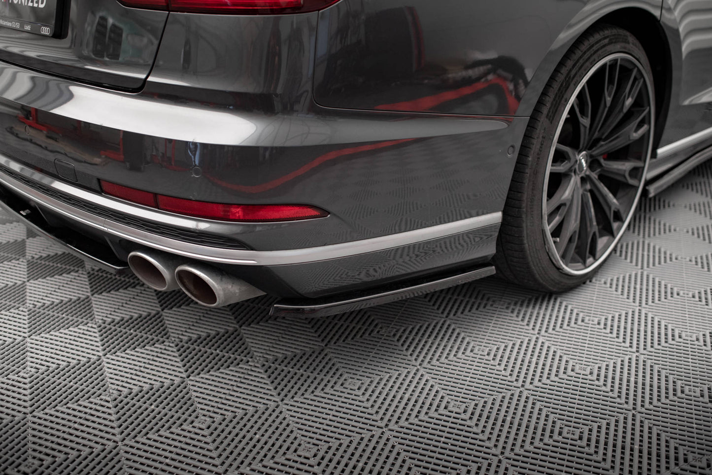 Maxton Heck Ansatz Flaps Diffusor für Audi S8 D5 schwarz Hochglanz