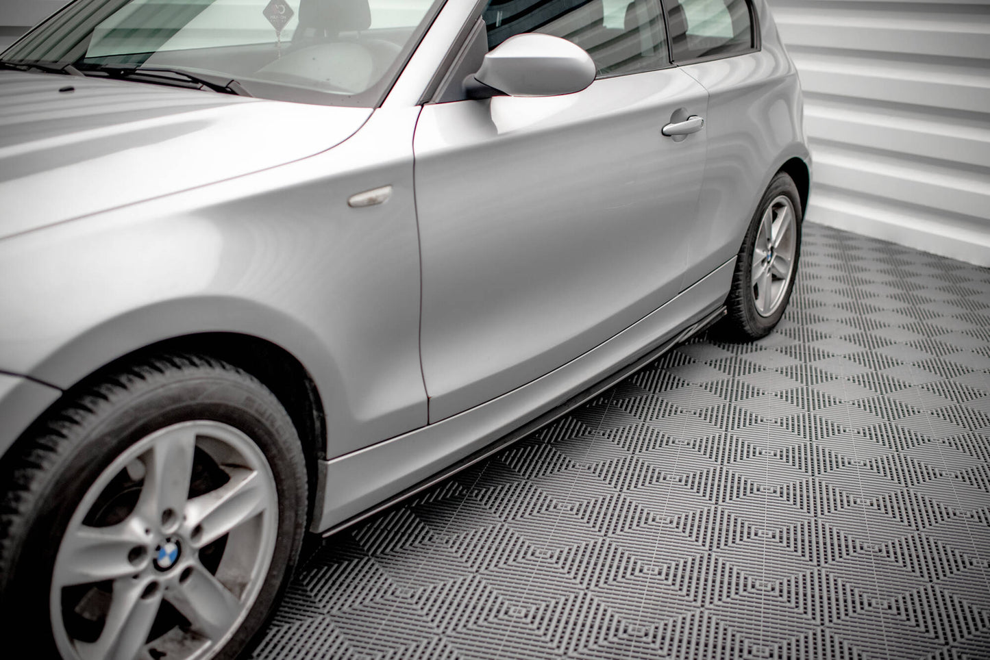 Maxton Seitenschweller Ansatz für V.2 für BMW 1er E81 Facelift schwarz Hochglanz