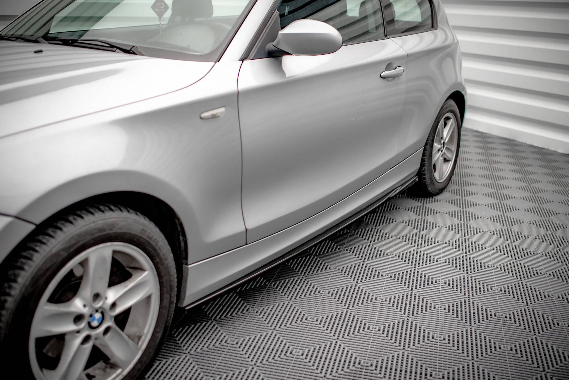 Maxton Seitenschweller Ansatz für V.2 für BMW 1er E81 Facelift schwarz Hochglanz