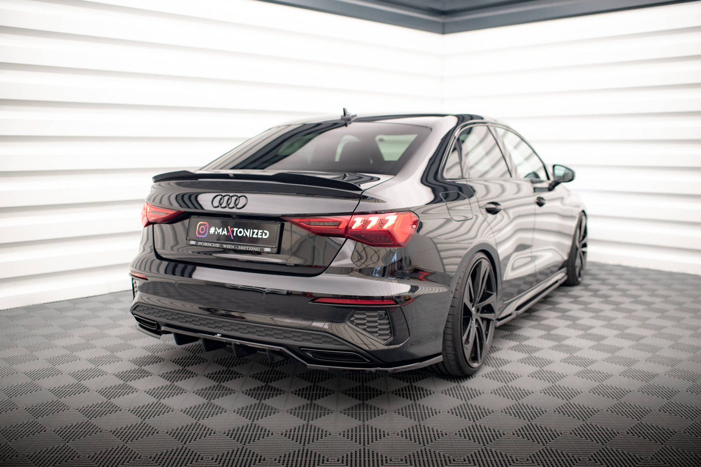 Maxton Spoiler CAP für Audi A3 / A3 S-Line / S3 / RS3 Limousine 8Y schwarz Hochglanz