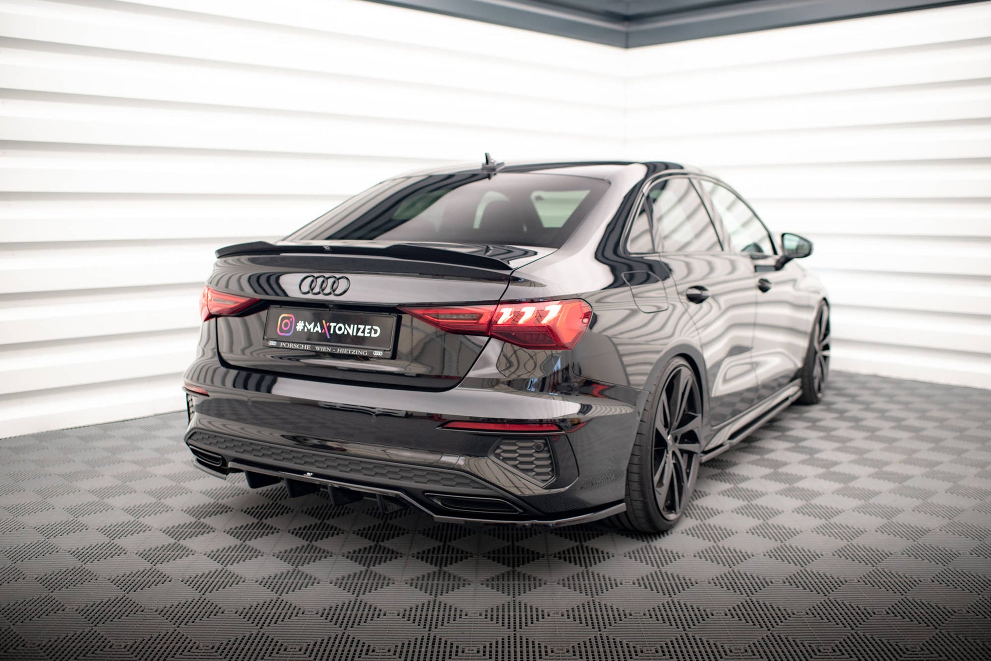 Maxton Spoiler CAP für Audi A3 / A3 S-Line / S3 / RS3 Limousine 8Y schwarz Hochglanz