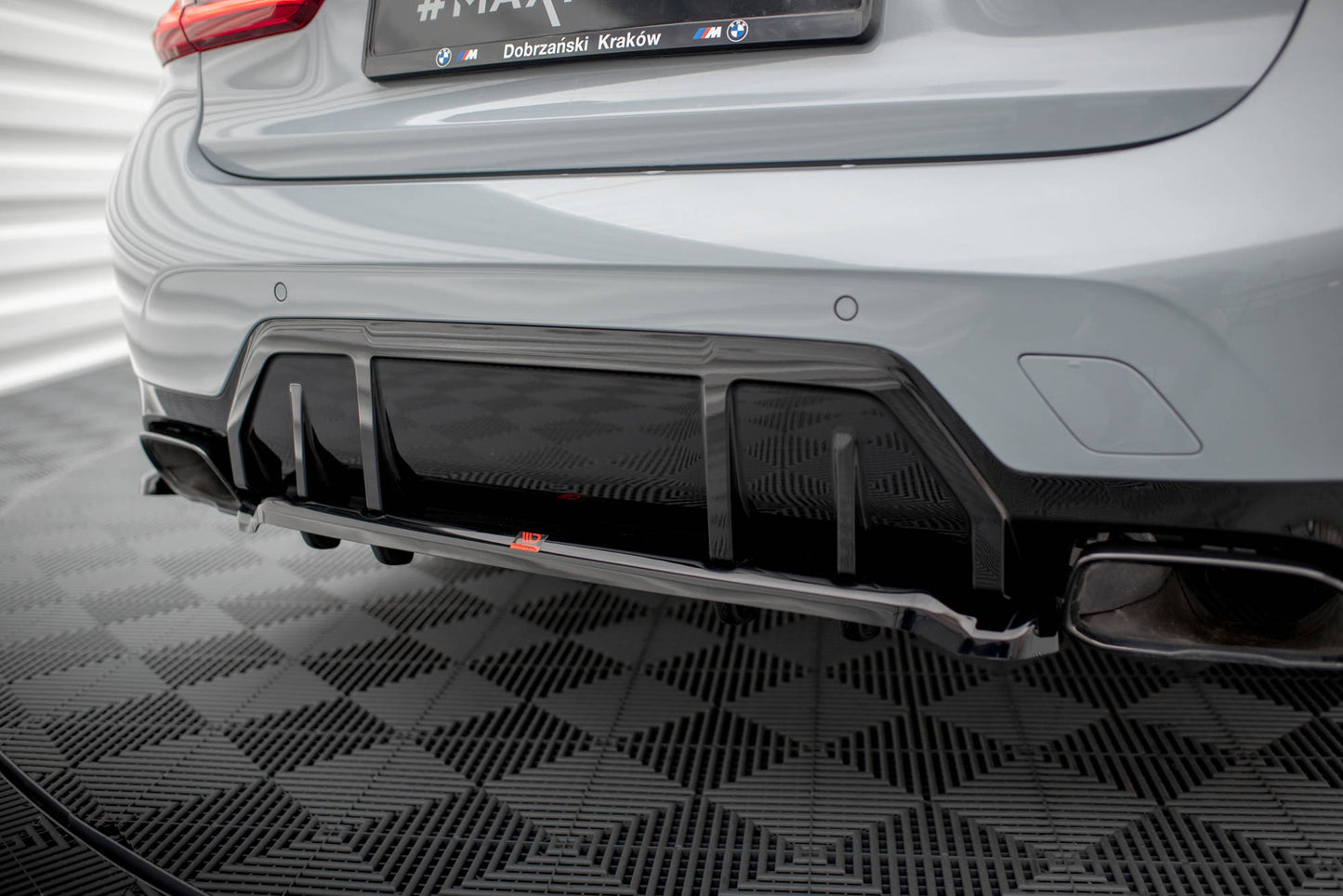 Maxton Mittlerer Diffusor Heck Ansatz DTM Look für V.1 BMW M340i G20 / G21 Facelift schwarz Hochglanz
