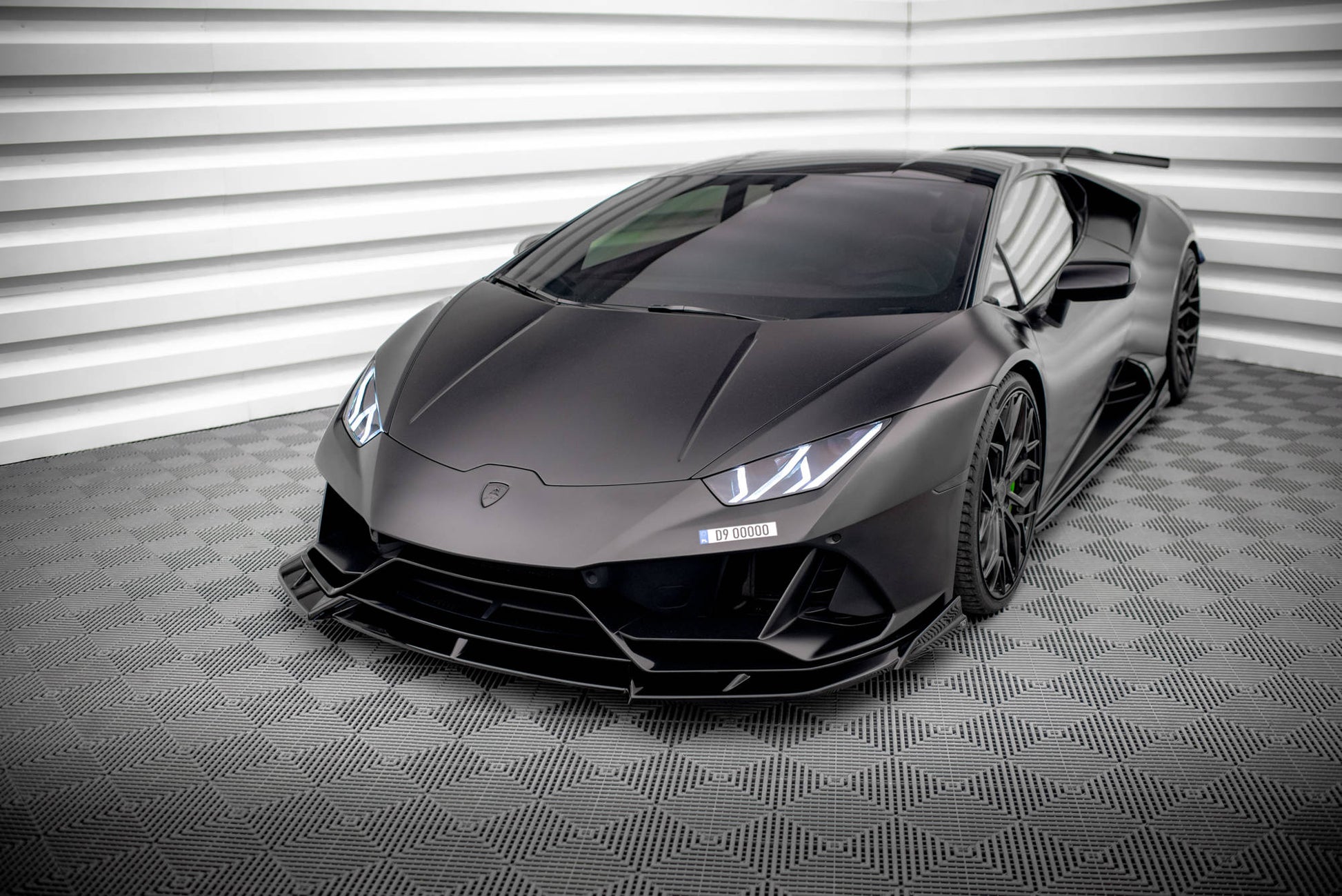 Maxton Front Ansatz für Lamborghini Huracan EVO schwarz Hochglanz