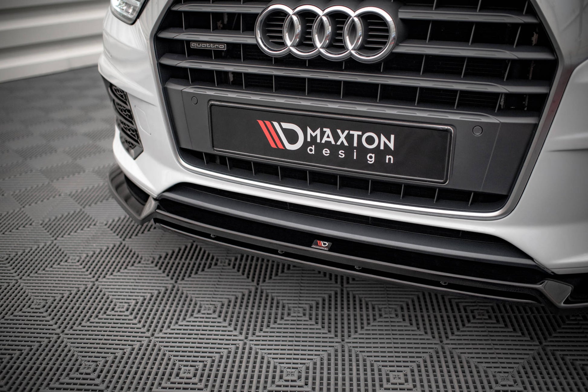 Maxton Front Ansatz V.2 für Audi Q3 Sport 8U Facelift schwarz Hochglanz