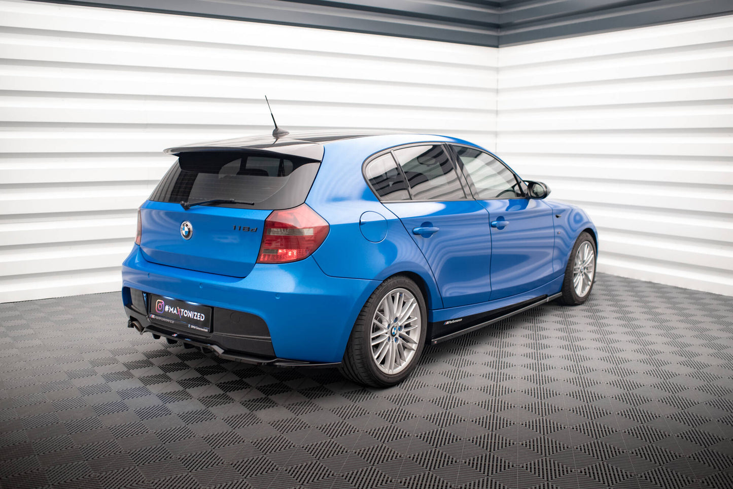 Maxton Mittlerer Diffusor Heck Ansatz DTM Look für BMW 1er M-Paket E87 Facelift schwarz Hochglanz