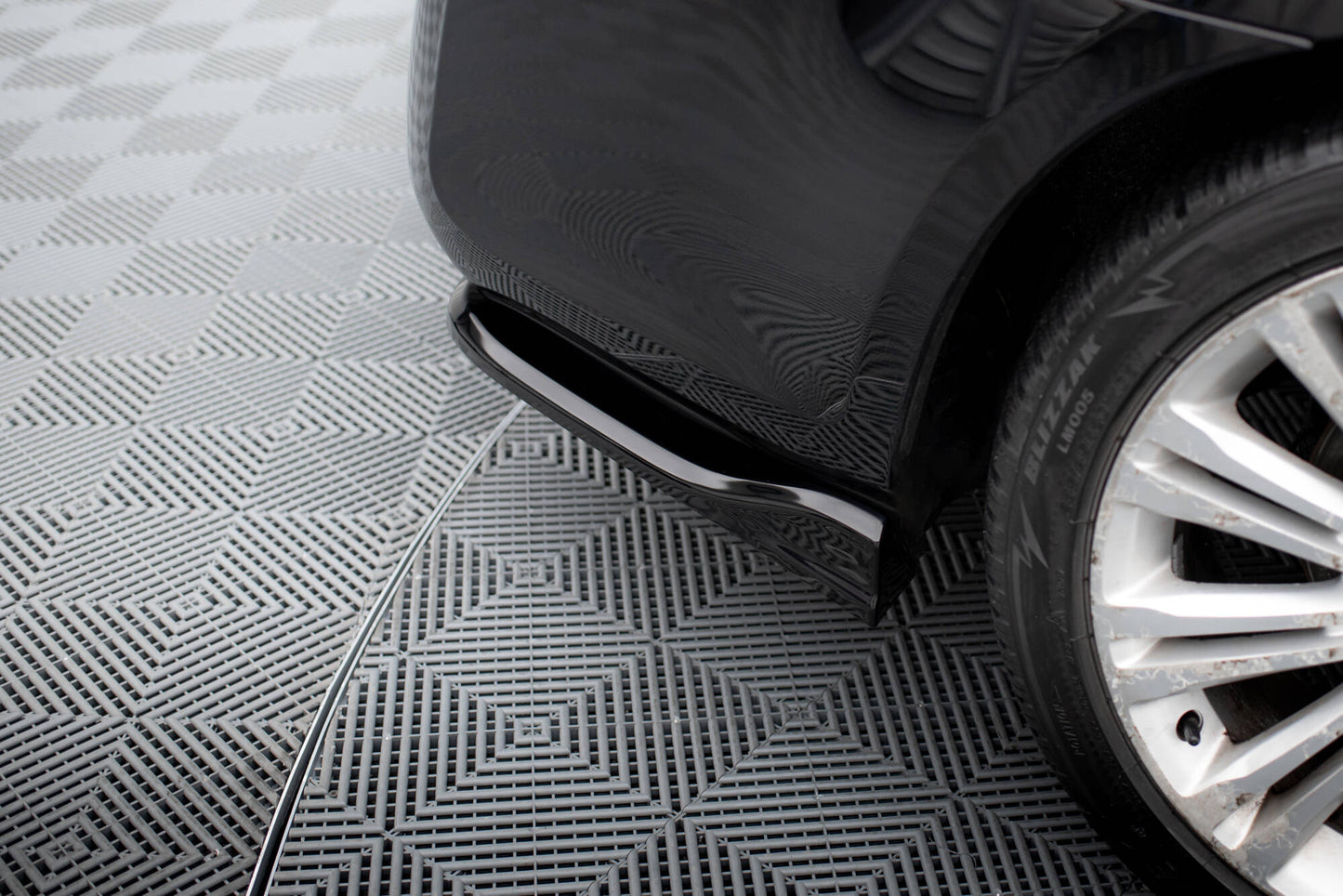 Maxton Heck Ansatz Flaps Diffusor für Chrysler 300 Mk2 schwarz Hochglanz