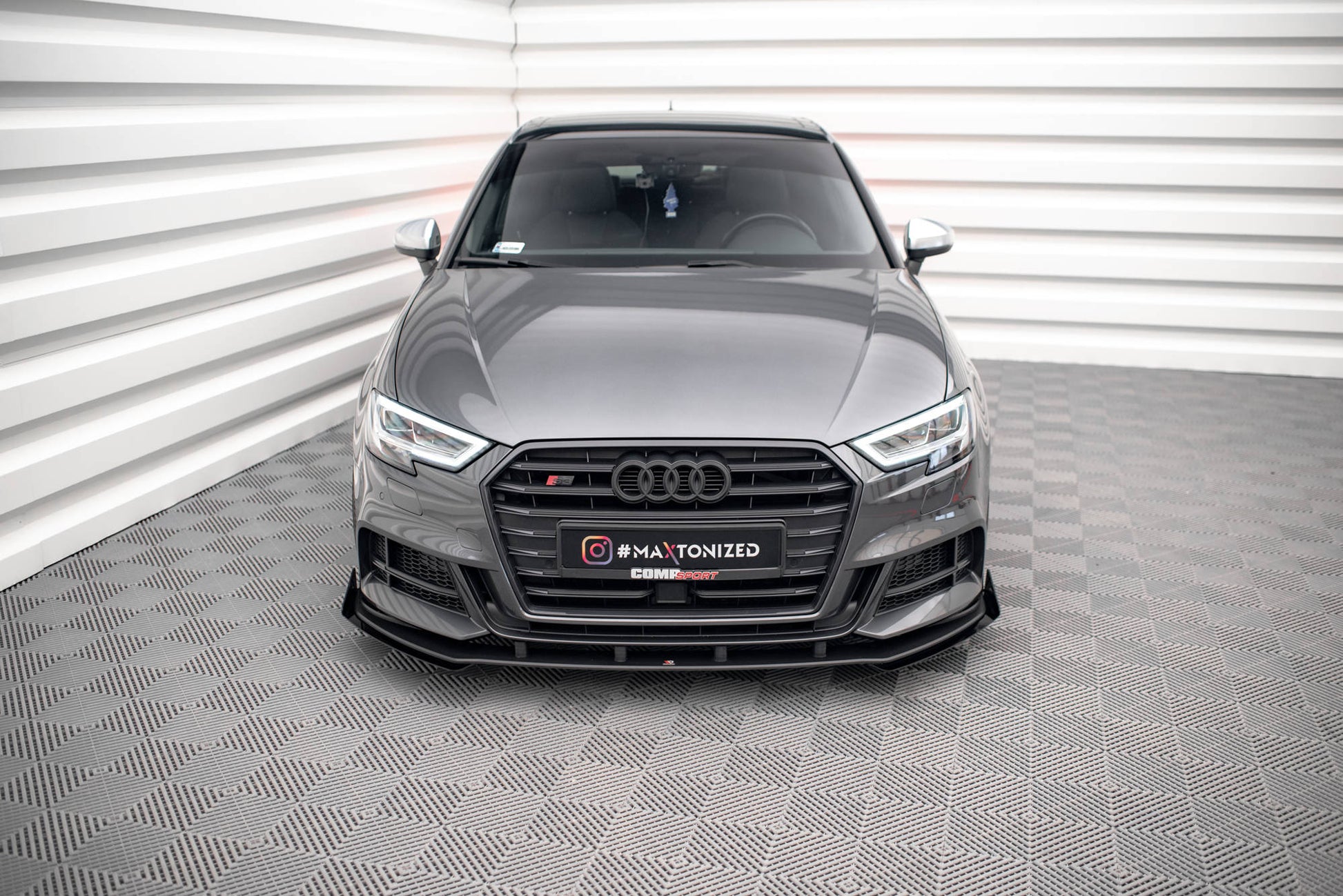 Maxton Street Pro Front Ansatz für +Flaps für V.1 + Flaps Audi S3 / A3 S-Line Sportback 8V Facelift schwarz Hochglanz