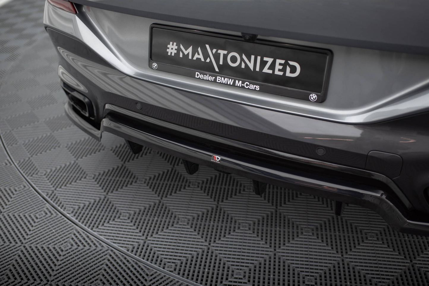 Maxton Mittlerer Diffusor Heck Ansatz DTM Look für V.1 BMW X6 M-Paket G06 Facelift schwarz Hochglanz