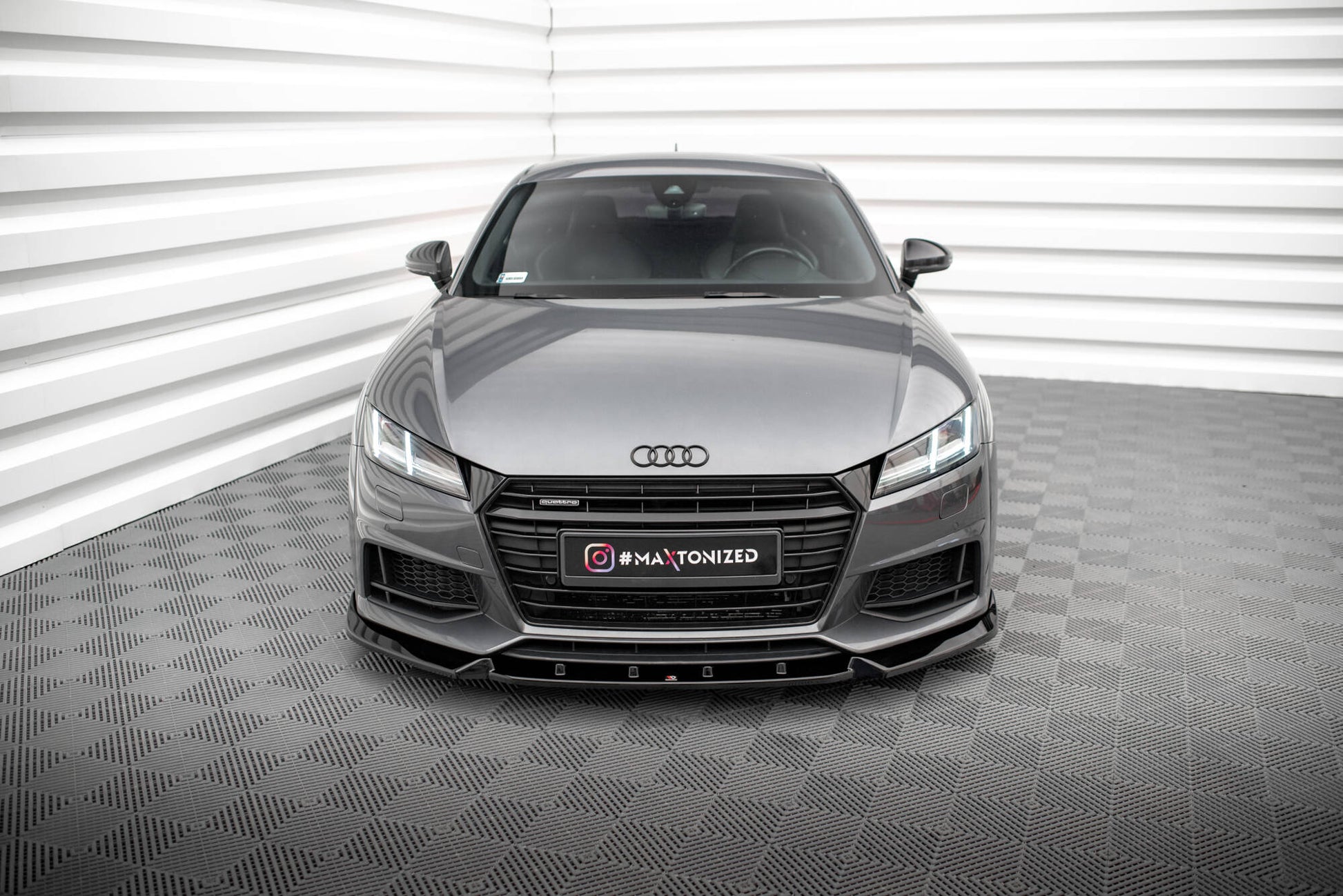 Maxton Front Ansatz V.2 für Audi TT S / S-Line 8S schwarz Hochglanz