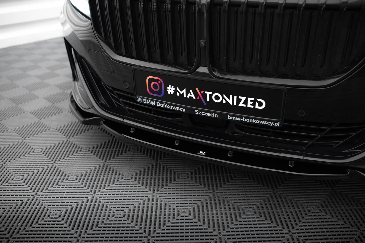 Maxton Front Ansatz V.1 für BMW 7 G11 Facelift schwarz Hochglanz