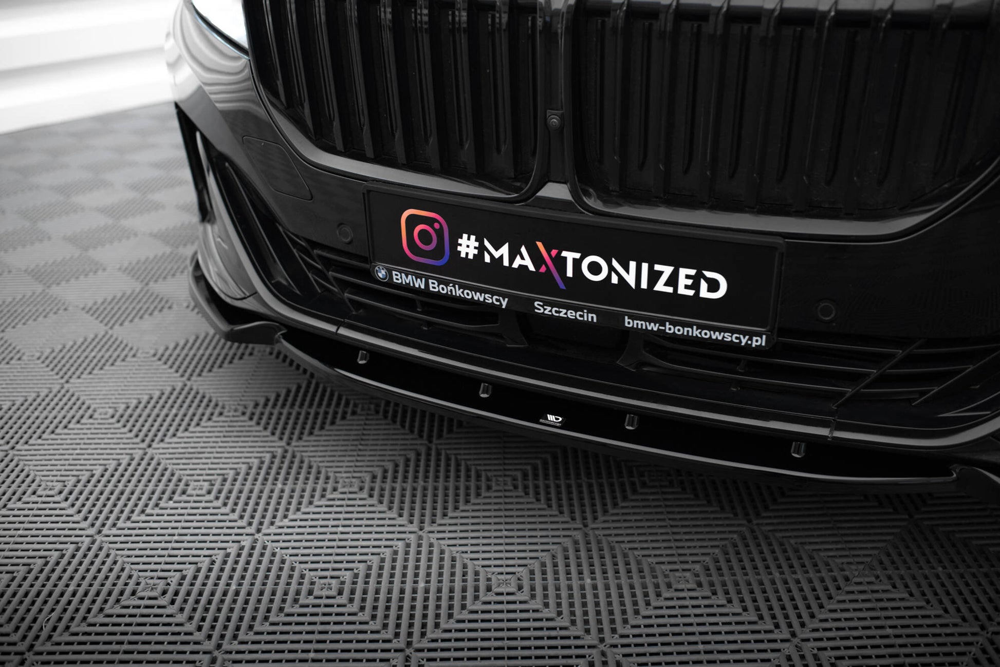 Maxton Front Ansatz V.1 für BMW 7 G11 Facelift schwarz Hochglanz