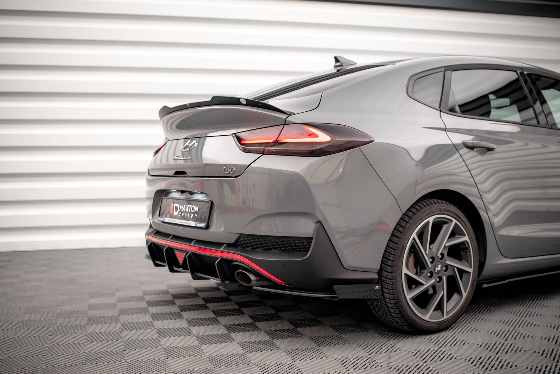 Maxton Street Pro Heck Ansatz Flaps Diffusor +Flaps für Hyundai I30 Fastback N-Line Mk3 Facelift schwarz Hochglanz