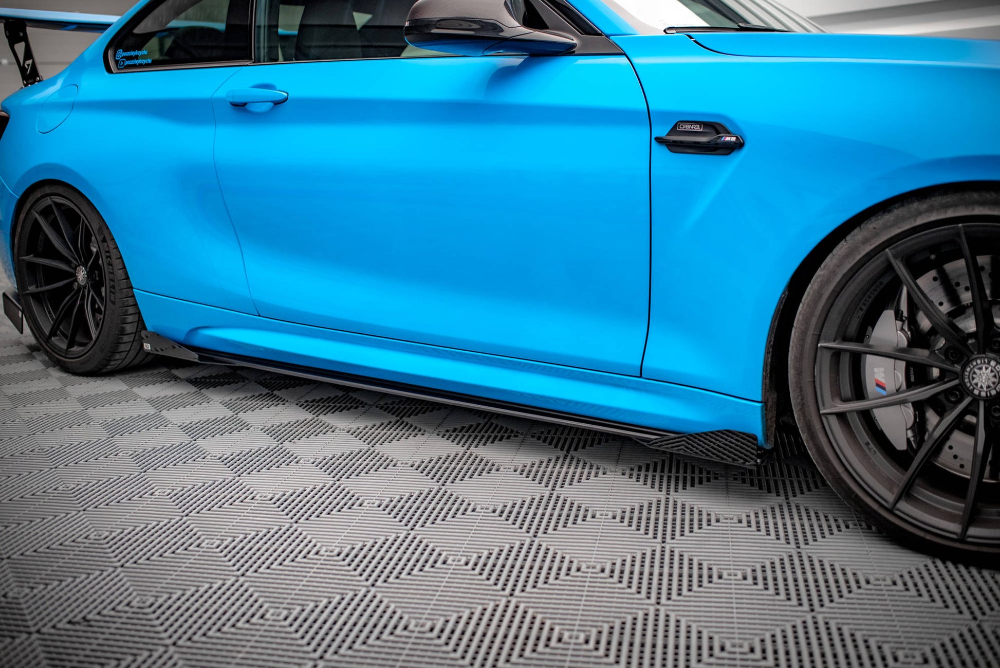 Maxton Street Pro Seitenschweller Ansatz für + Flaps BMW M2 F87 schwarz Hochglanz