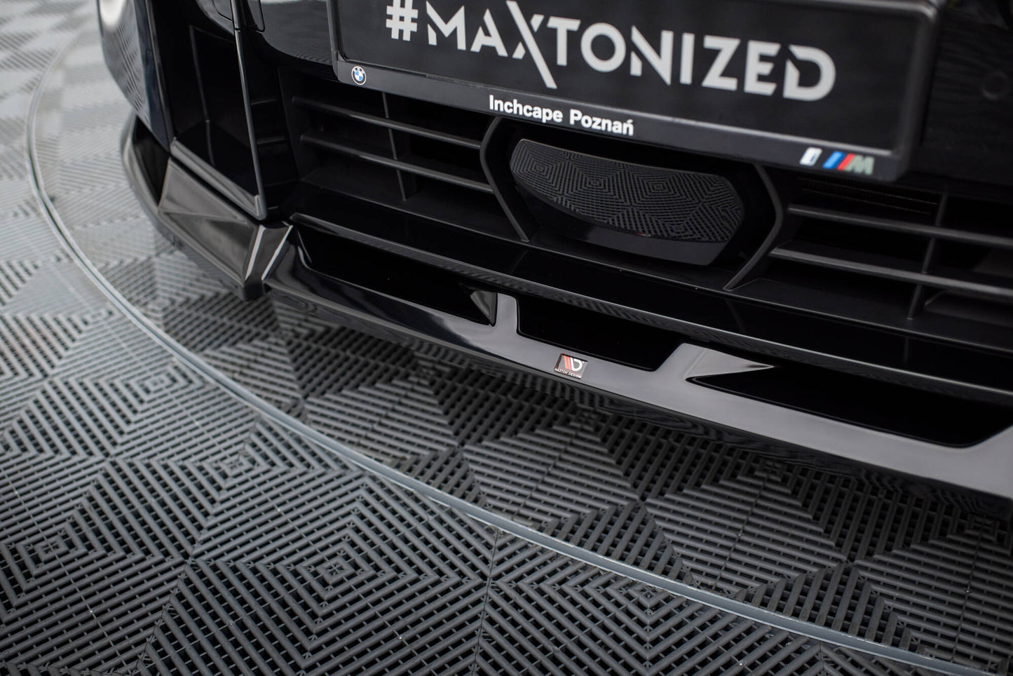 Maxton Front Ansatz V.2 für BMW XM G09 schwarz Hochglanz