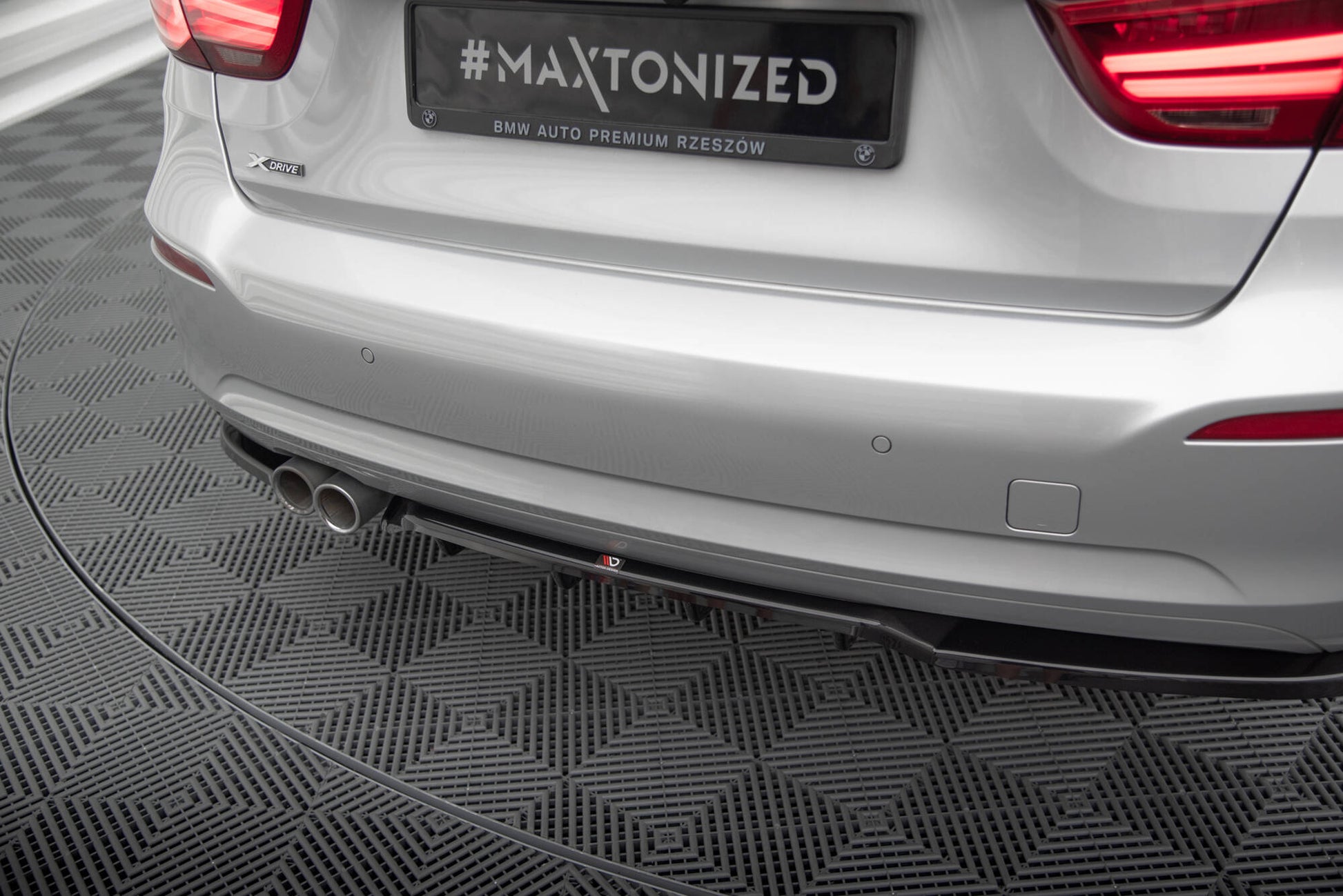 Maxton Mittlerer Diffusor Heck Ansatz DTM Look für BMW 3er GT F34 Facelift schwarz Hochglanz