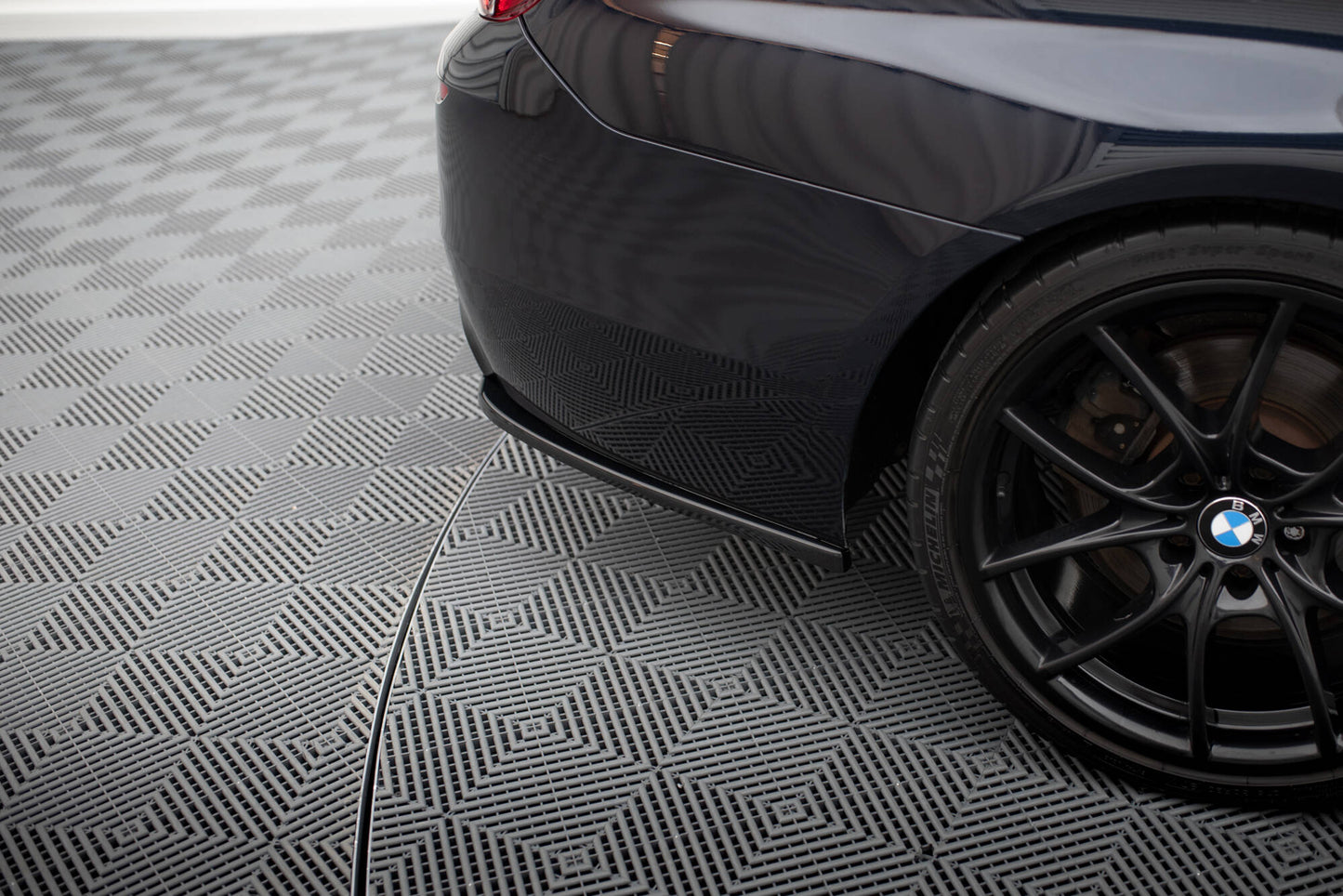 Maxton Heck Ansatz Flaps Diffusor V.3 für BMW 5er M-Paket F10 schwarz Hochglanz