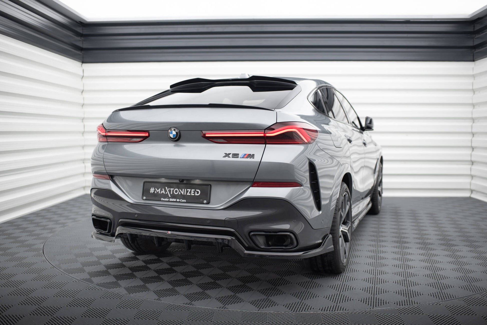 Maxton Mittlerer Diffusor Heck Ansatz DTM Look für V.2 BMW X6 M-Paket G06 Facelift schwarz Hochglanz