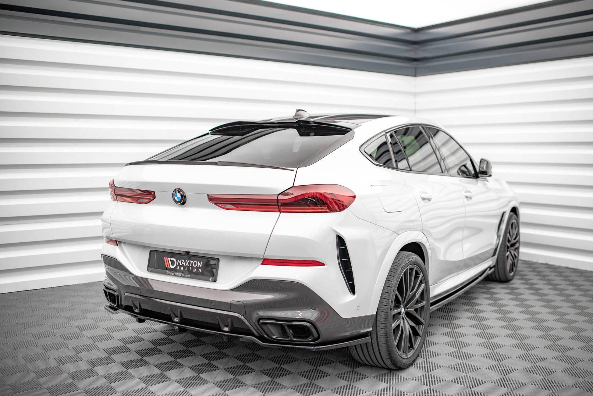 Maxton Mittlerer Diffusor Heck Ansatz DTM Look für V.1 BMW X6 M-Paket G06 schwarz Hochglanz