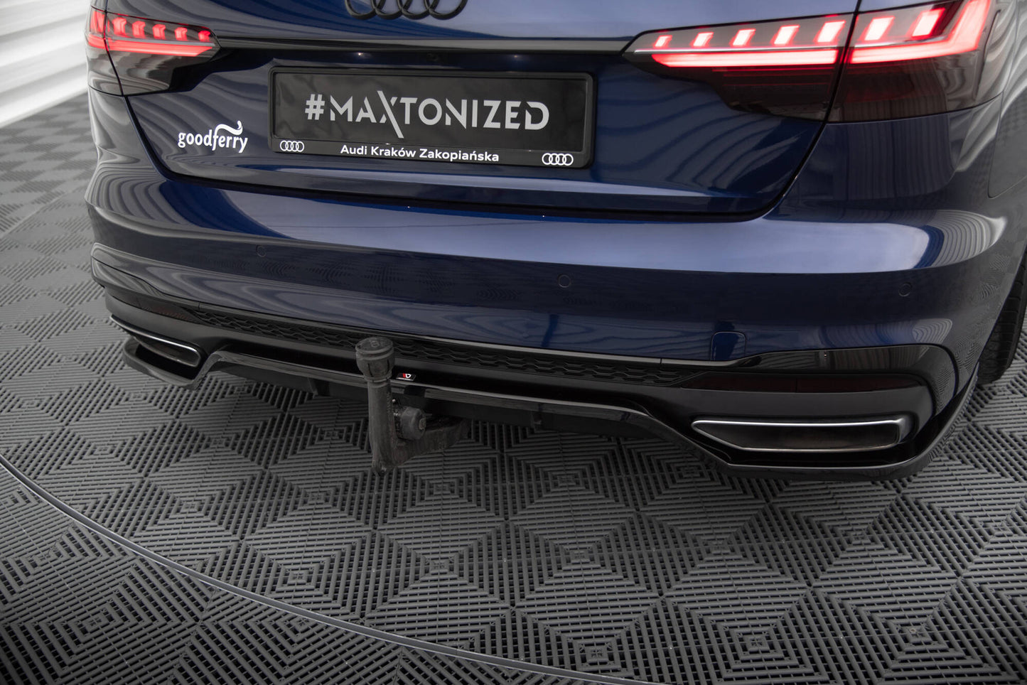 Maxton Mittlerer Diffusor Heck Ansatz DTM Look für V.2 Audi A4 S-Line B9 Facelift schwarz Hochglanz