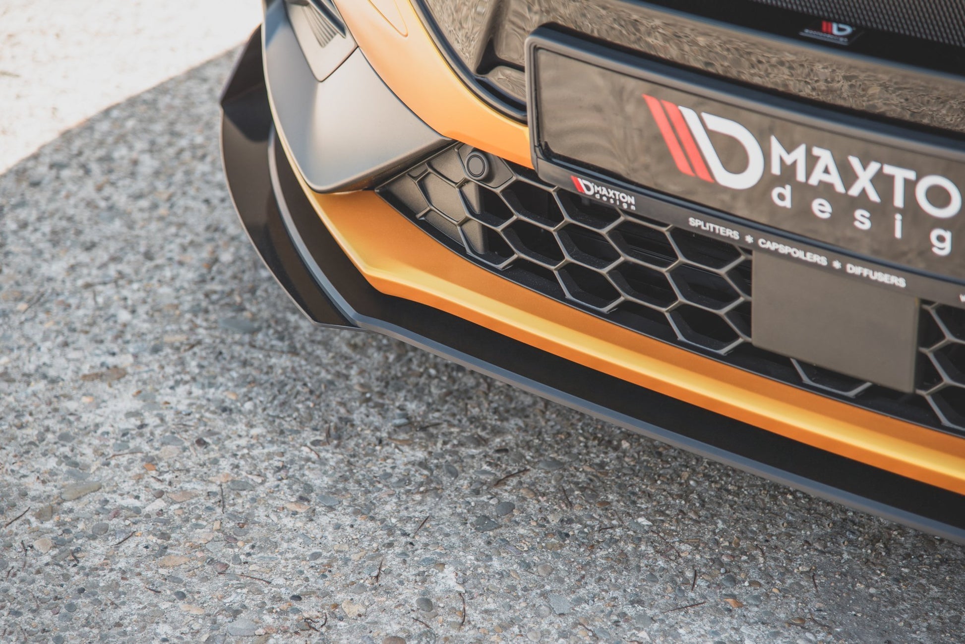 Maxton Robuste Racing Front Ansatz für passend +Flaps für Ford Focus ST / ST-Line Mk4 schwarz Hochglanz