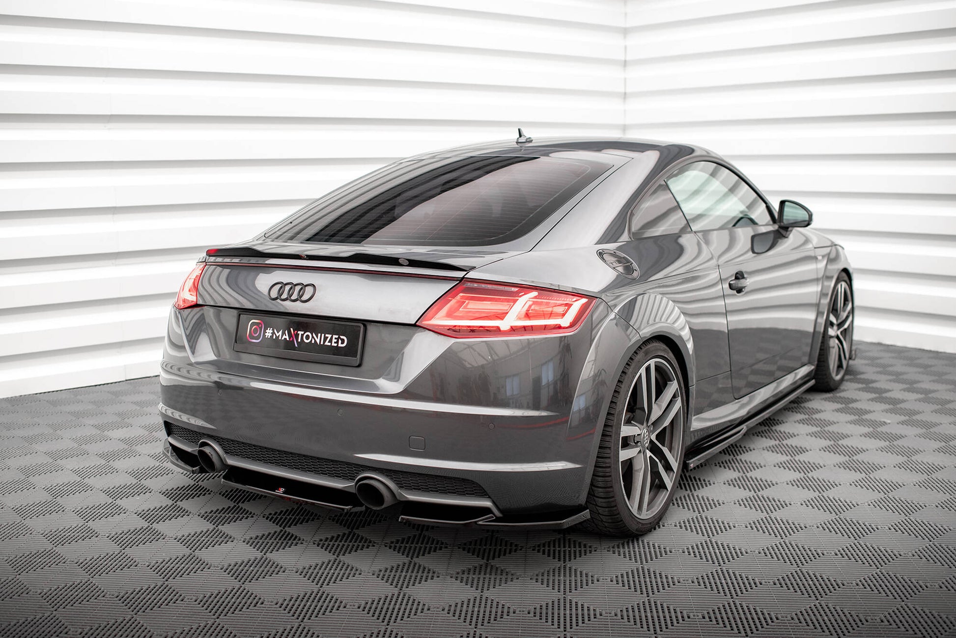 Maxton Heck Ansatz Flaps Diffusor V.1 für Audi TT S-Line 8S schwarz Hochglanz