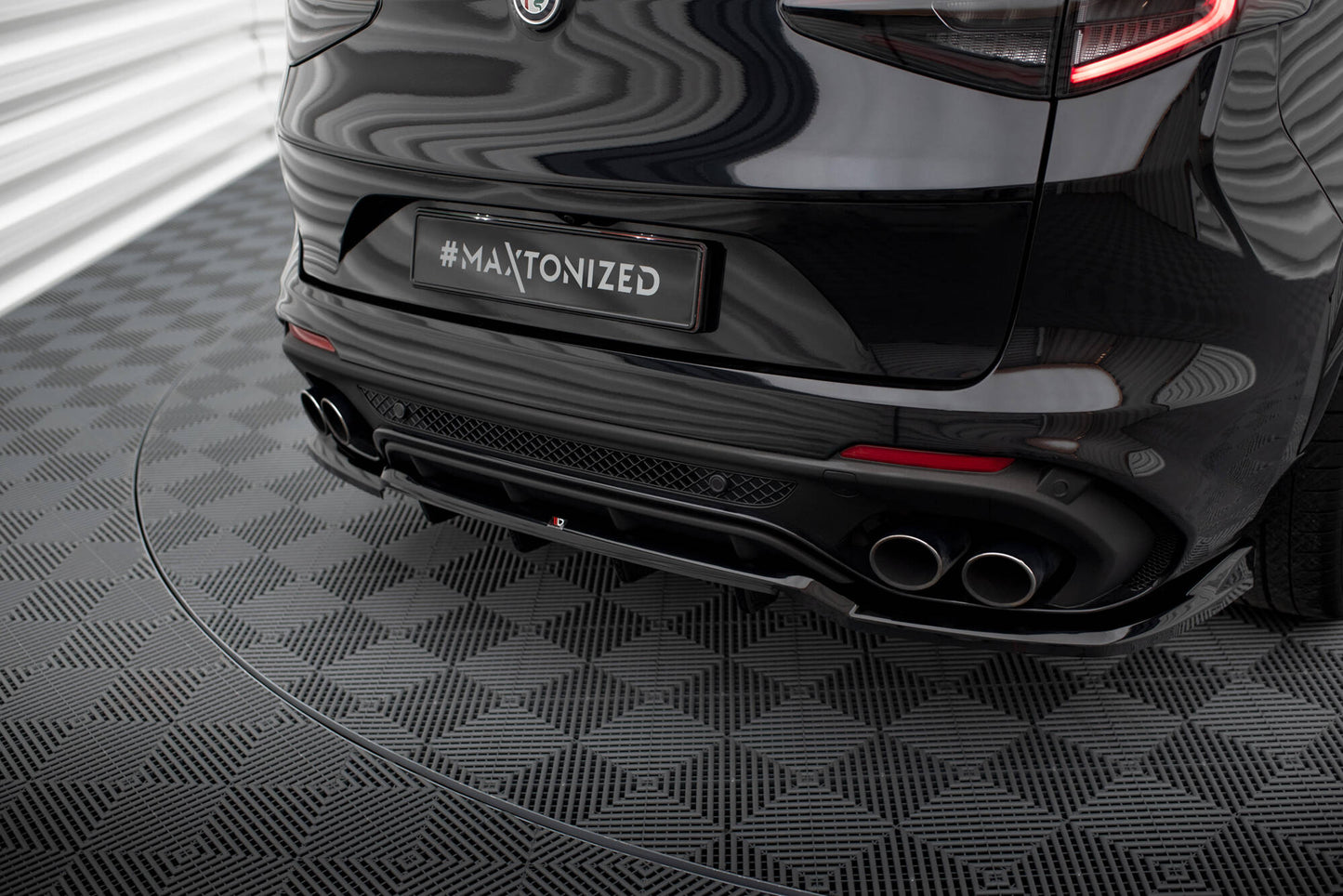 Maxton Mittlerer Diffusor Heck Ansatz DTM Look für Alfa Romeo Stelvio Quadrifoglio Mk1 schwarz Hochglanz
