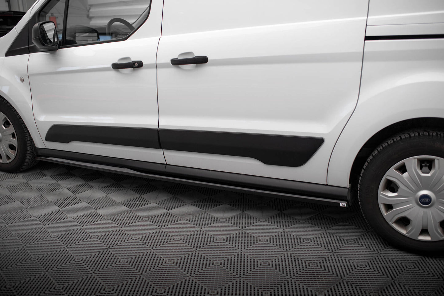 Maxton Seitenschweller Ansatz für Ford Transit Connect Mk2 Facelift schwarz Hochglanz