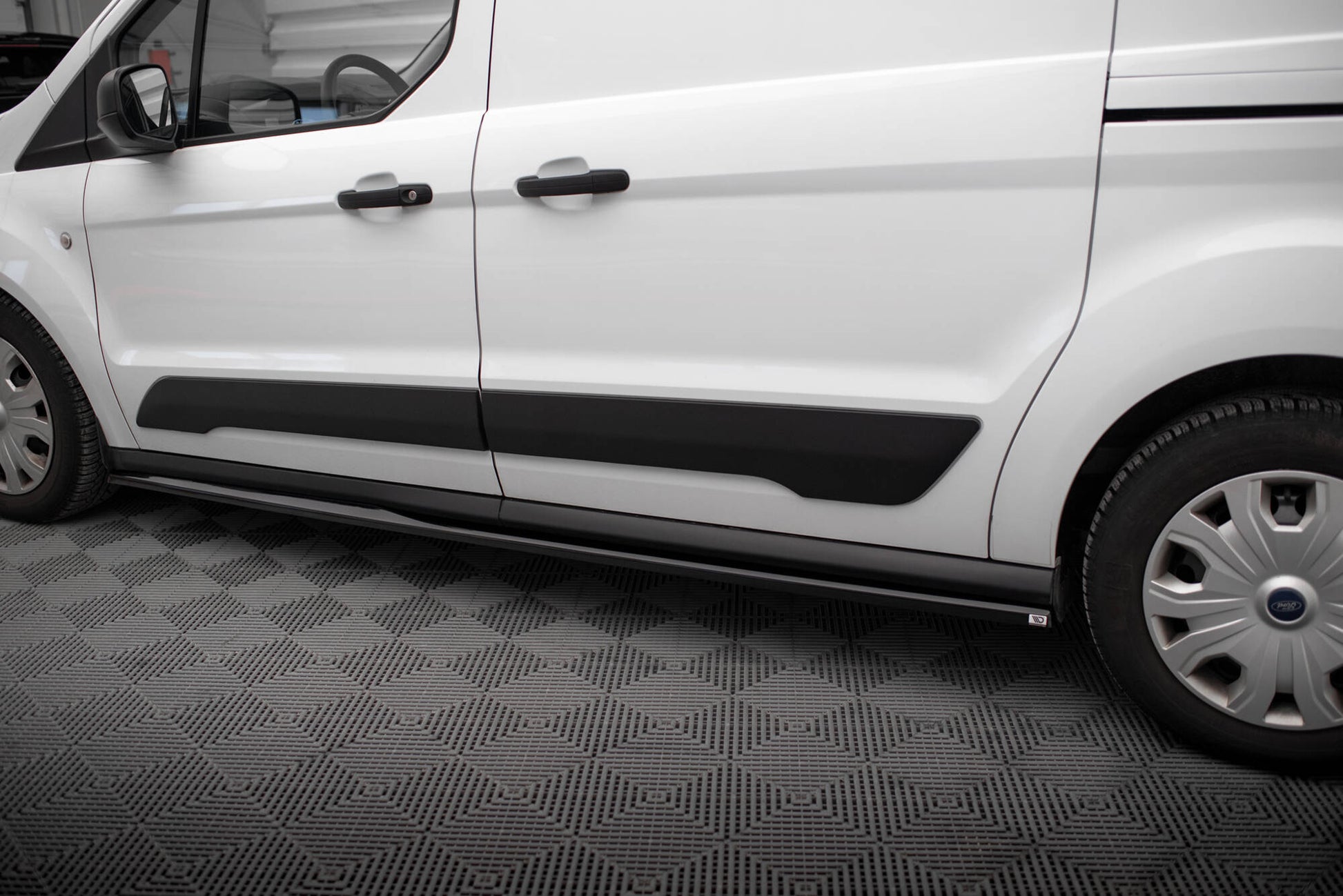Maxton Seitenschweller Ansatz für Ford Transit Connect Mk2 Facelift schwarz Hochglanz
