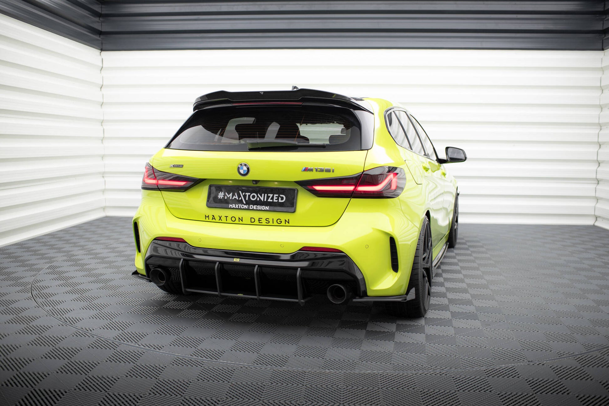 Maxton Street Pro Heck Ansatz Flaps Diffusor V.1 +Flaps für V.1 BMW 1er F40 M-Paket / M135i schwarz Hochglanz