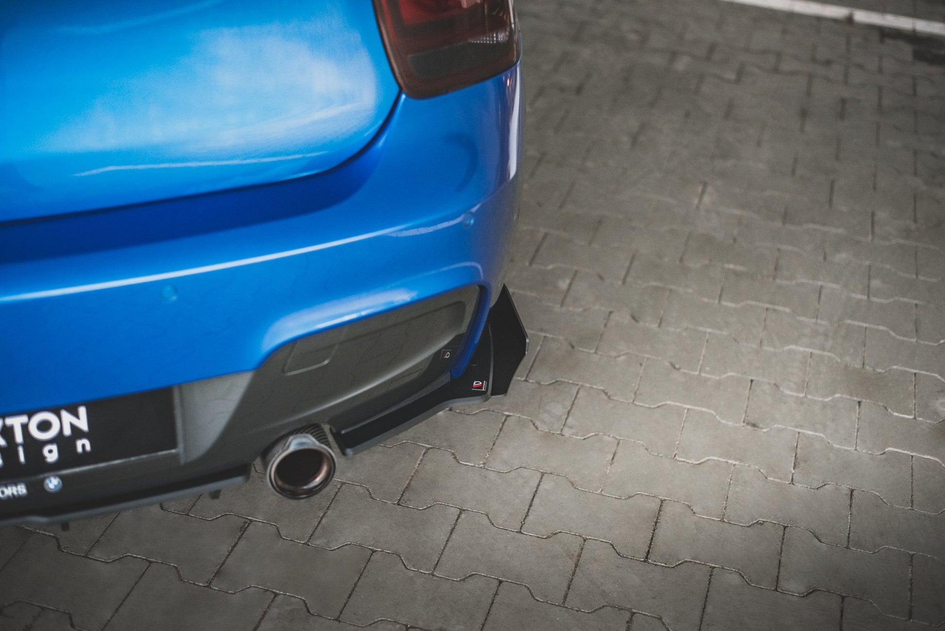 Maxton Robuste Racing Heck Ansatz Flaps Diffusor +Flaps für BMW M135i F20 schwarz Hochglanz