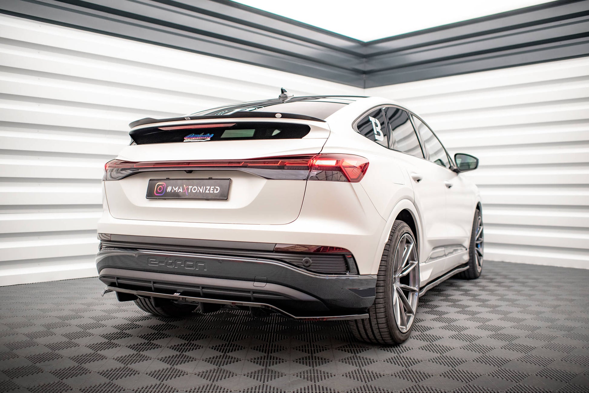Maxton Spoiler CAP für Audi Q4 e-tron Sportback Mk1 schwarz Hochglanz