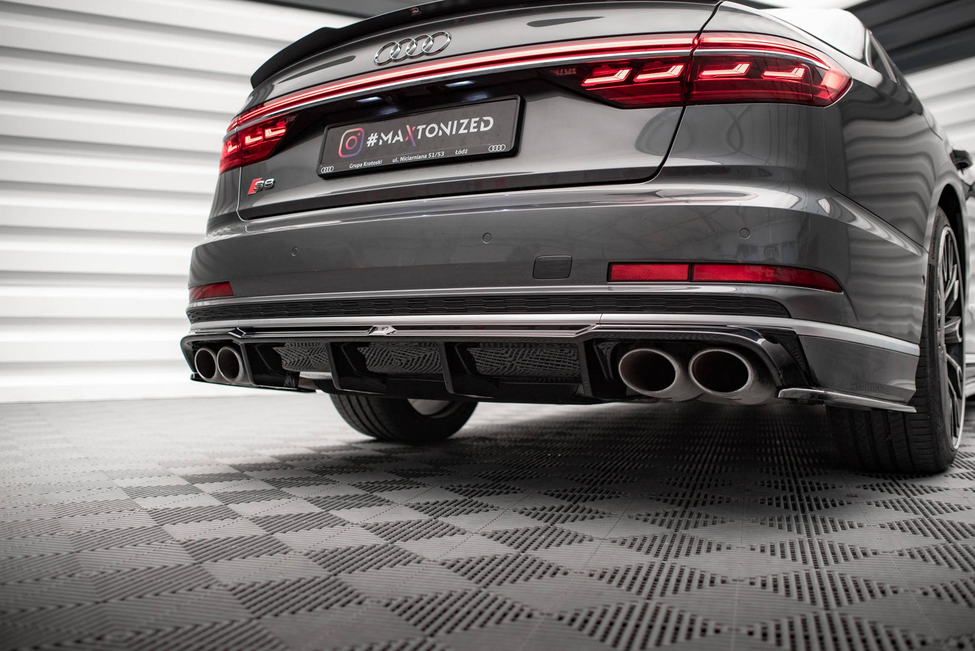 Maxton Diffusor Heck Ansatz für Audi S8 D5 schwarz Hochglanz