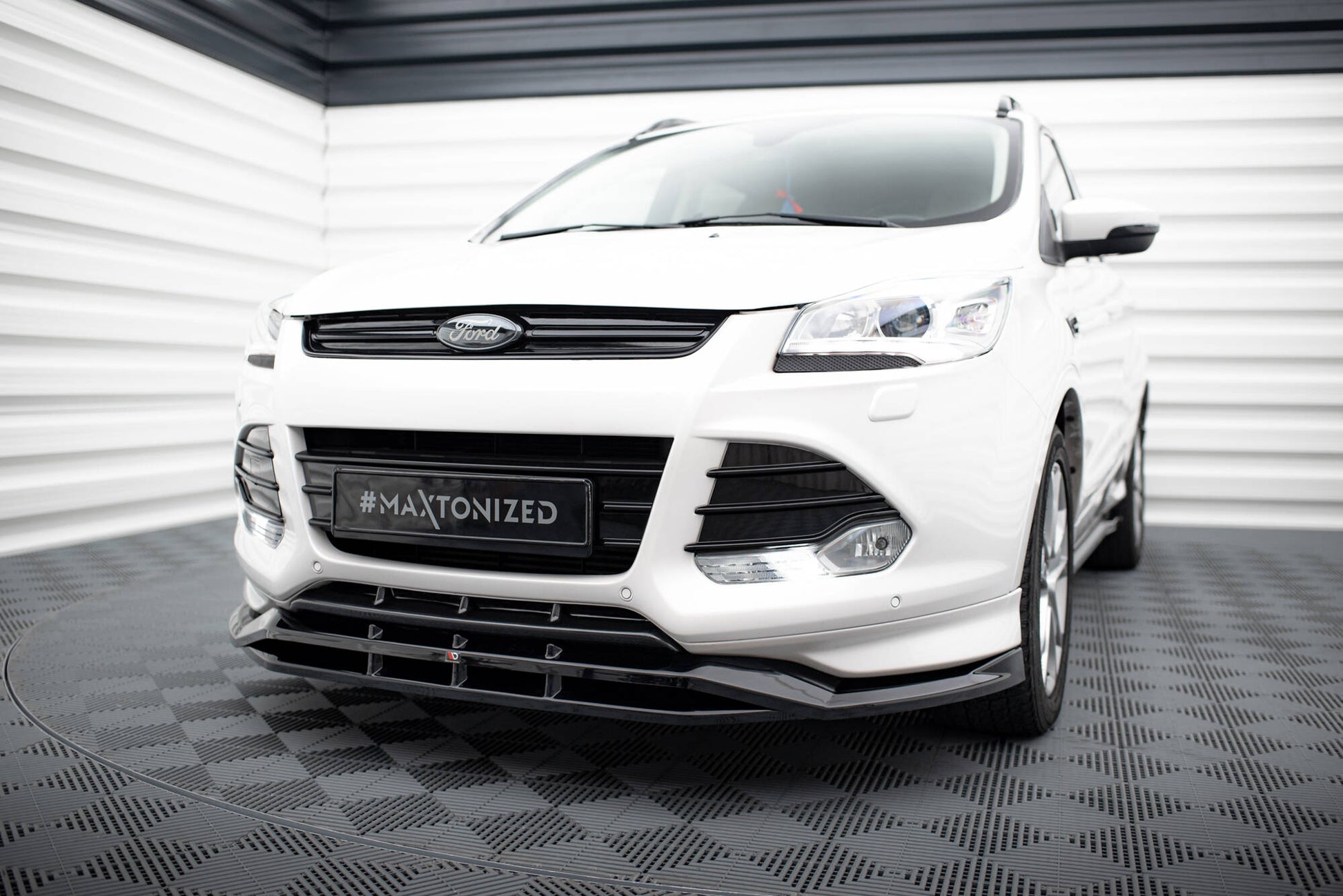 Maxton Front Ansatz für Ford Kuga ST-Line Mk2 schwarz Hochglanz