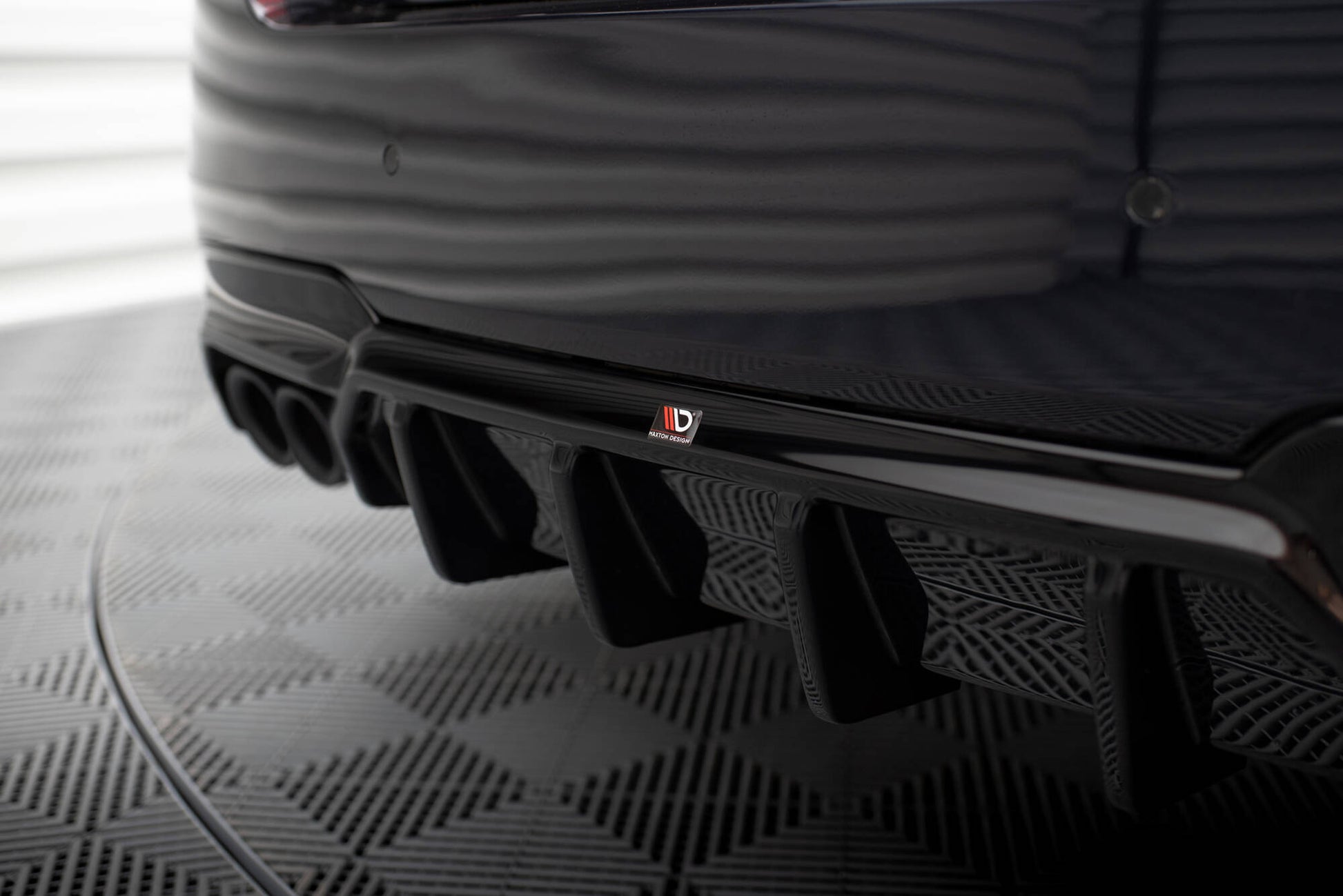 Maxton Diffusor Heck Ansatz V.2 für BMW 5er M-Paket F10 (Version mit zwei Doppelauspuffanlagen)
