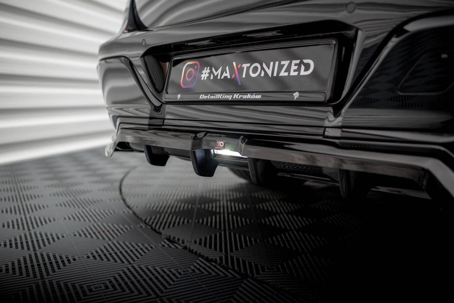 Maxton Mittlerer Diffusor Heck Ansatz DTM Look für BMW 7 M-Paket G70 schwarz Hochglanz