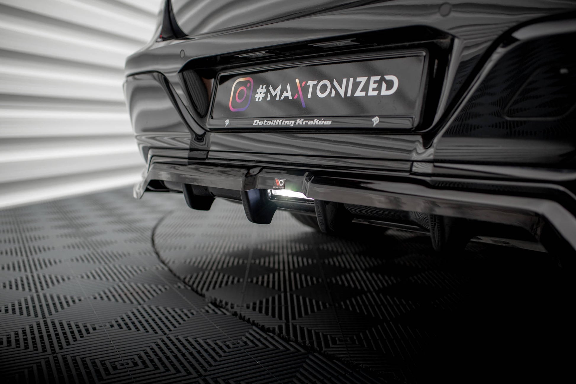 Maxton Mittlerer Diffusor Heck Ansatz DTM Look für BMW 7 M-Paket G70 schwarz Hochglanz