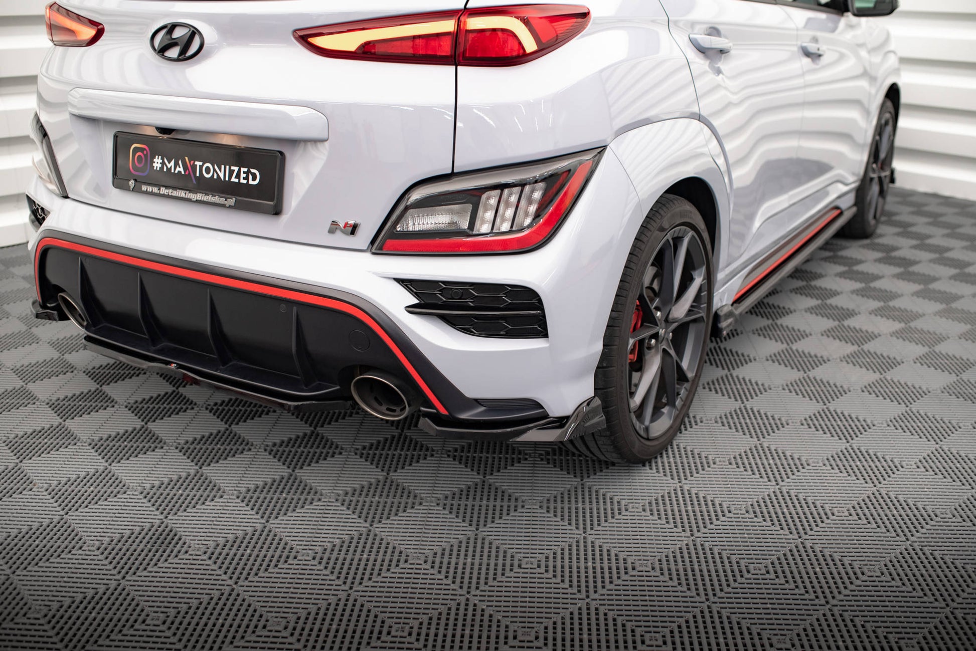 Maxton Heck Ansatz Flaps Diffusor V.2 für Hyundai Kona Mk1 schwarz Hochglanz