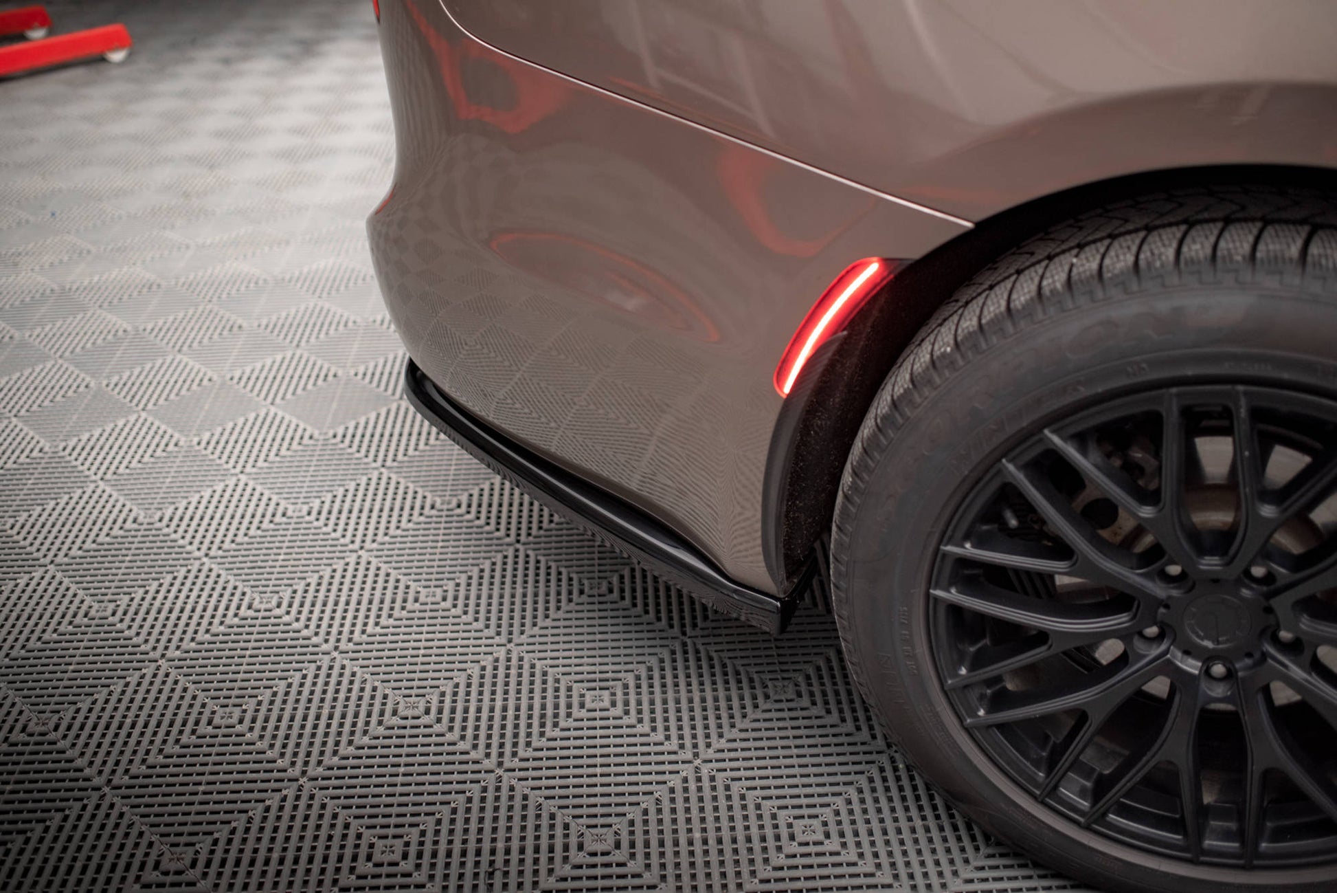 Maxton Mittlerer Diffusor Heck Ansatz DTM Look für Chrysler Pacifica Mk2 schwarz Hochglanz