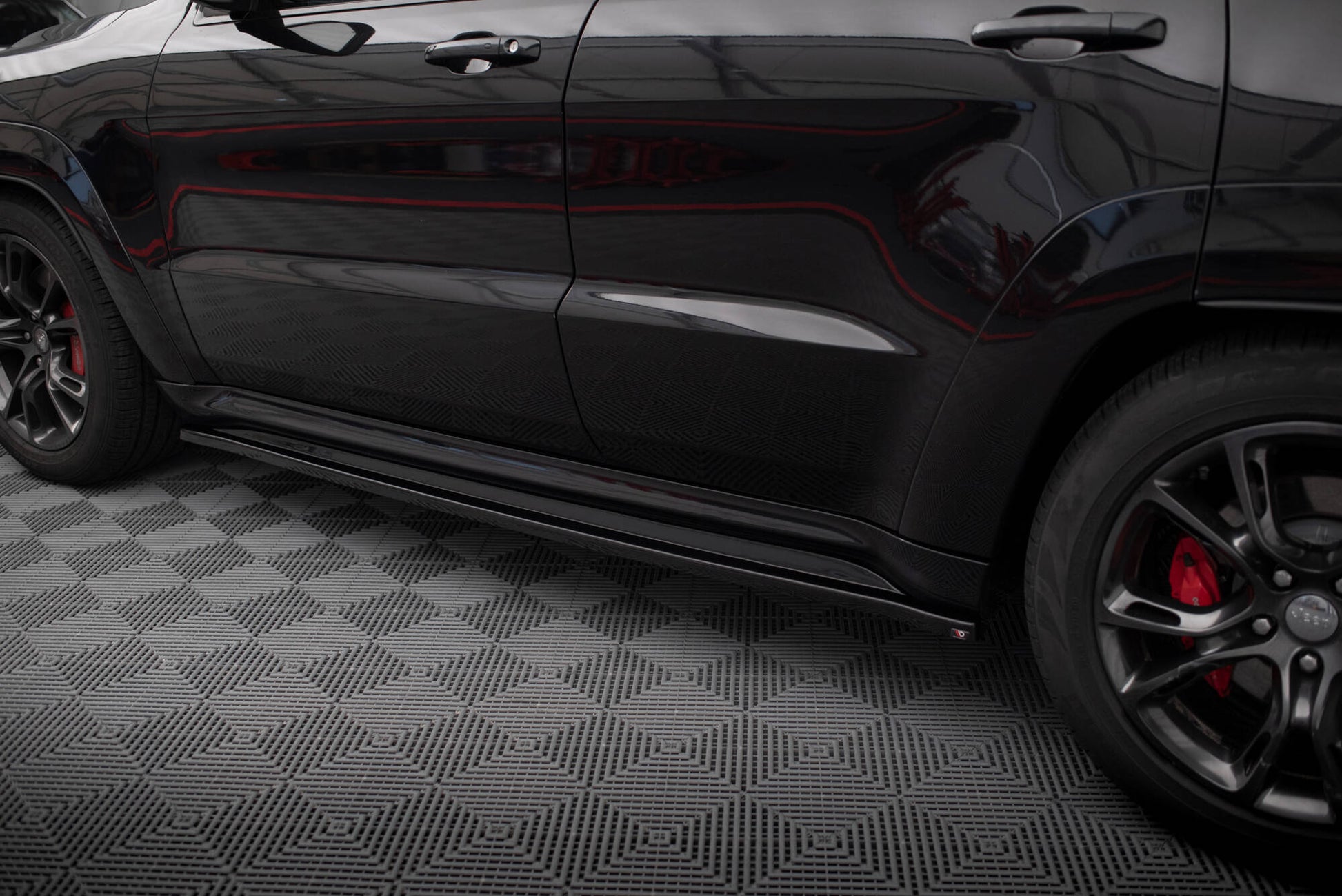 Maxton Seitenschweller Ansatz für Jeep Grand Cherokee SRT WK2 Facelift schwarz Hochglanz