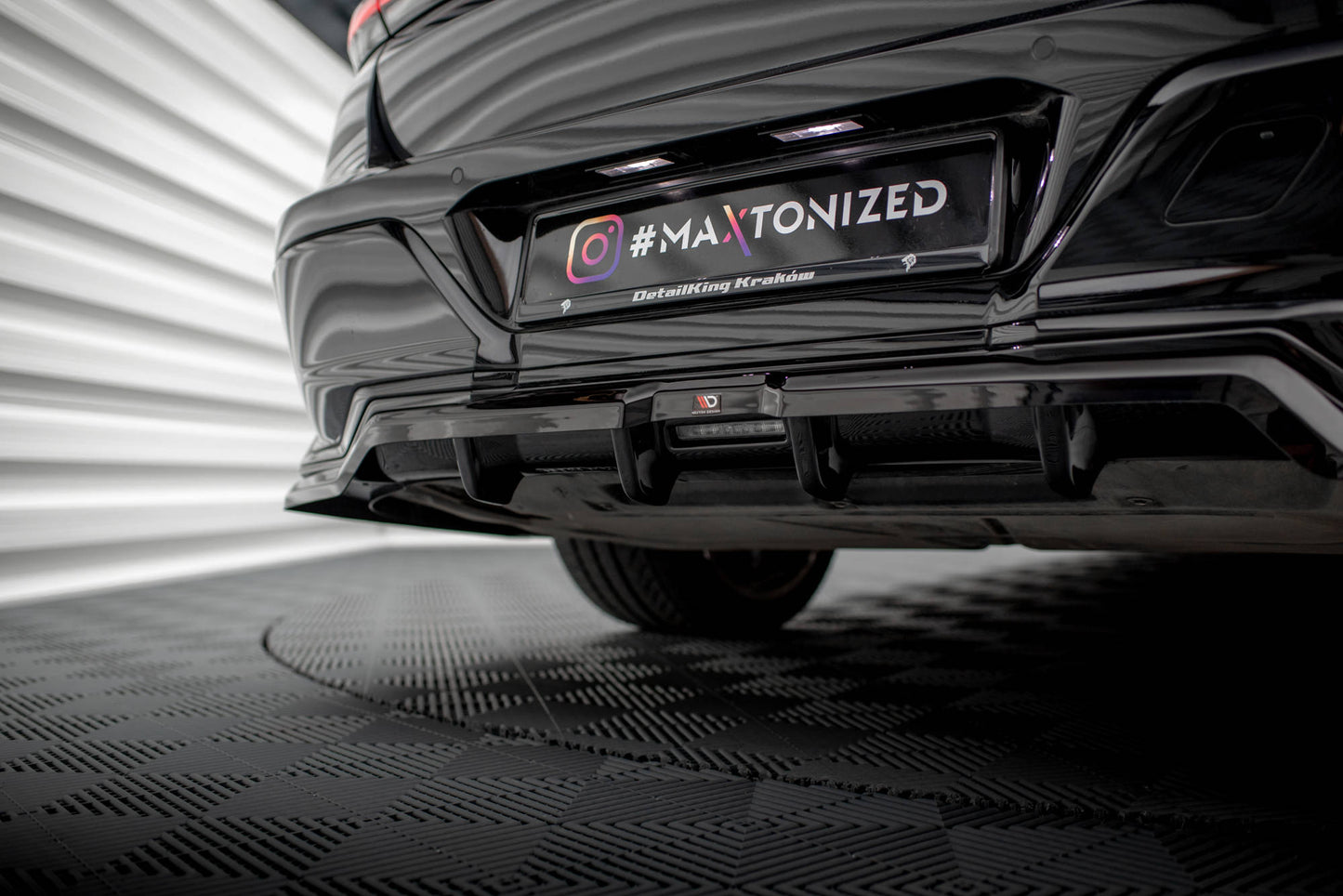 Maxton Mittlerer Diffusor Heck Ansatz DTM Look für BMW 7 M-Paket G70 schwarz Hochglanz